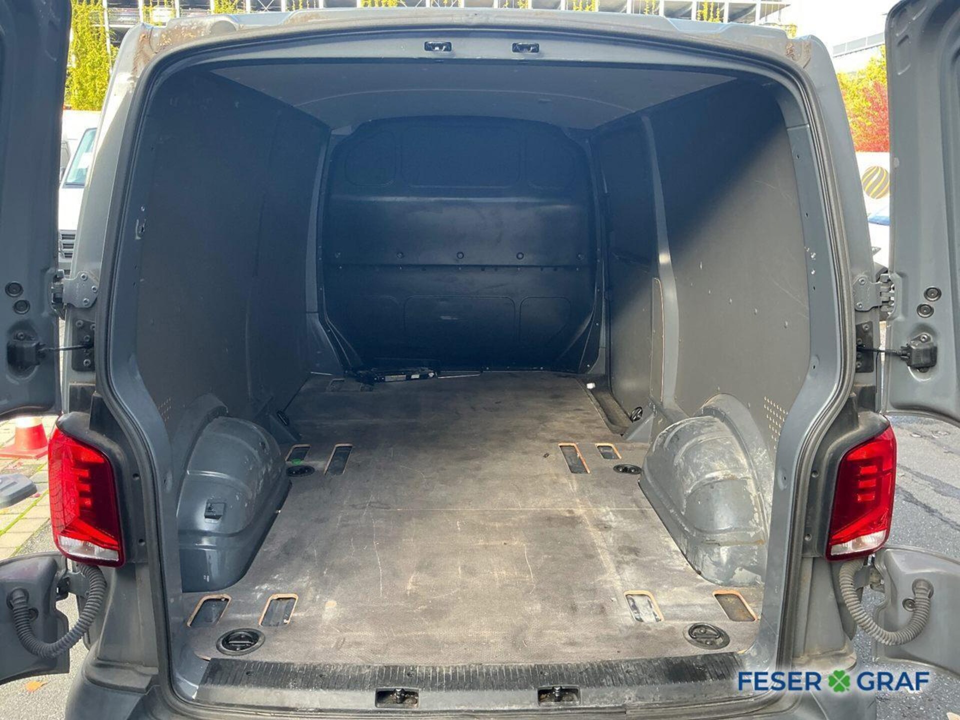 Volkswagen T6.1 Transporter Kasten langer Radstand