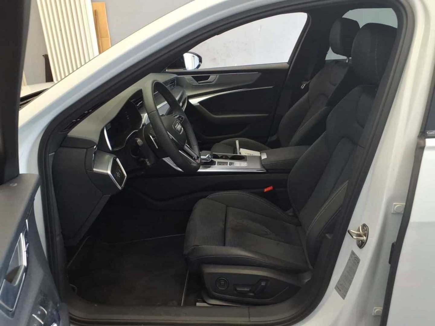 Bild über Audi S6 Avant TDI quattro tiptronic - für weitere Informationen kontaktieren Sie den Audi Partner