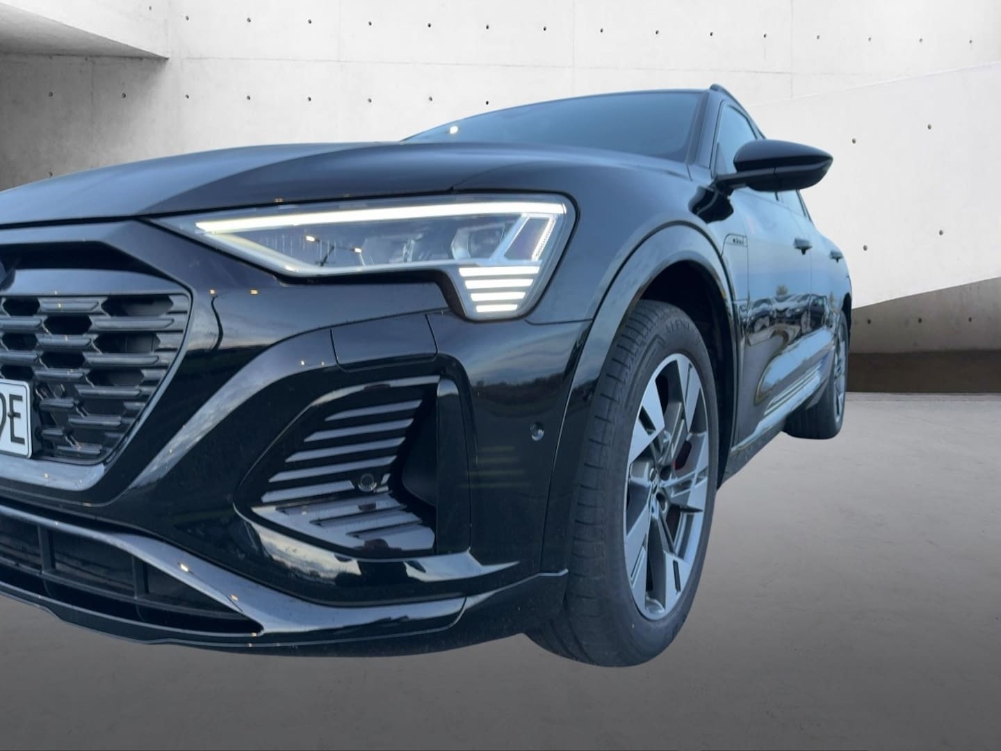 Bild über Audi Q8 e-tron S line 55 e-tron quattro - für weitere Informationen kontaktieren Sie den Audi Partner