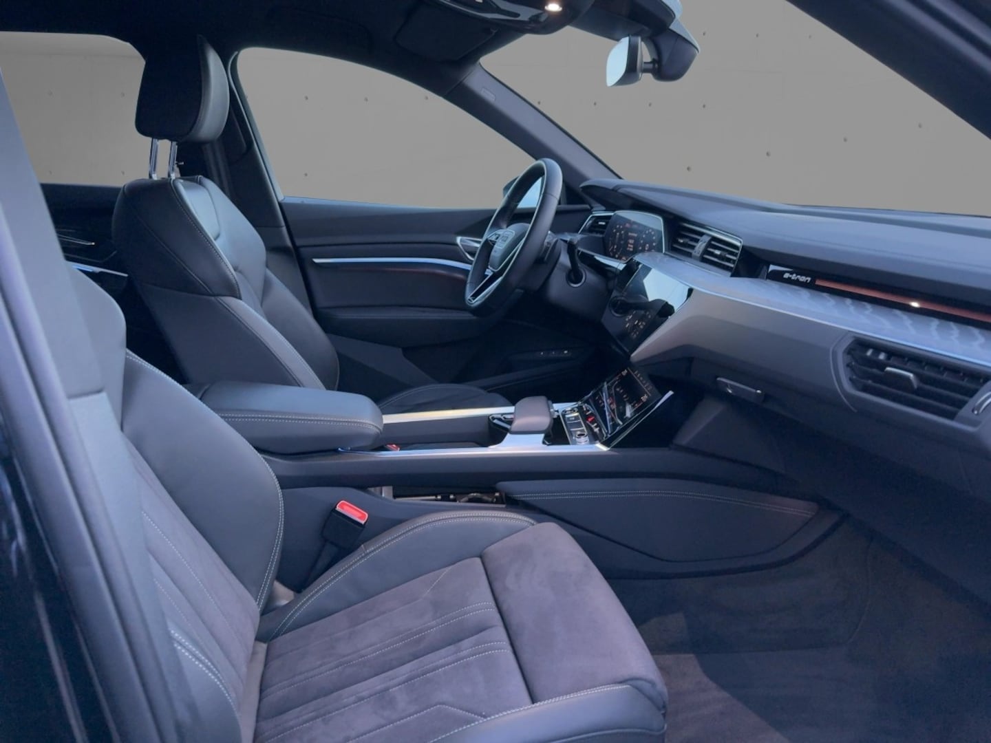 Bild über Audi Q8 e-tron S line 55 e-tron quattro - für weitere Informationen kontaktieren Sie den Audi Partner