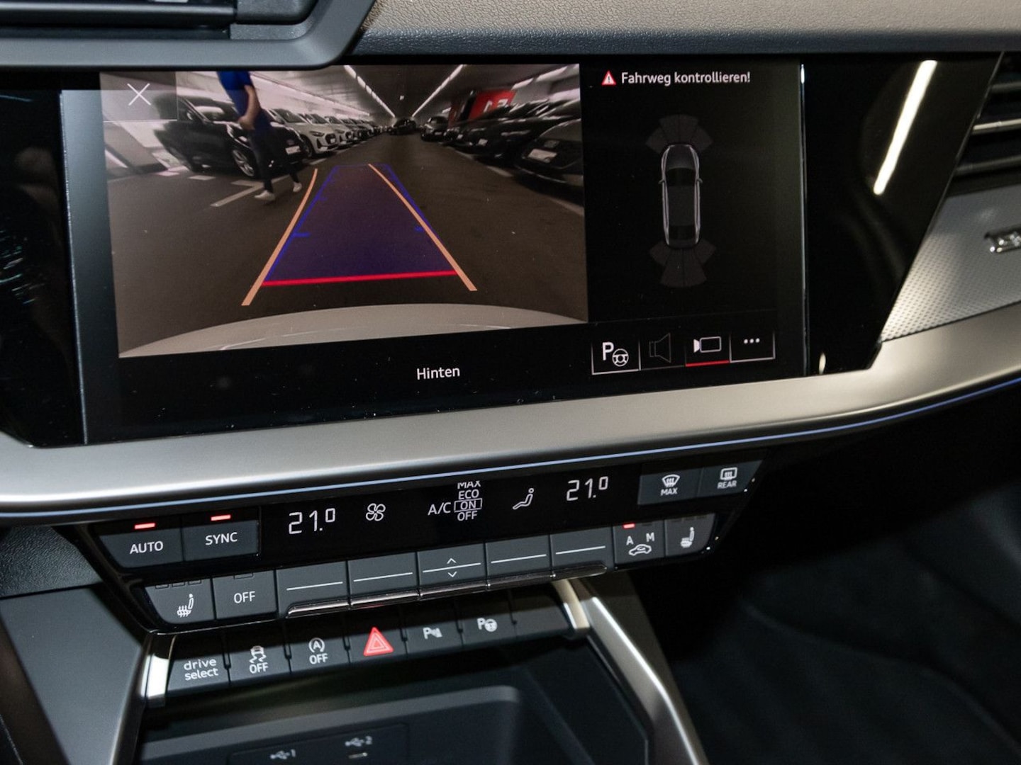 Bild über Audi S3 Limousine TFSI quattro S tronic - für weitere Informationen kontaktieren Sie den Audi Partner