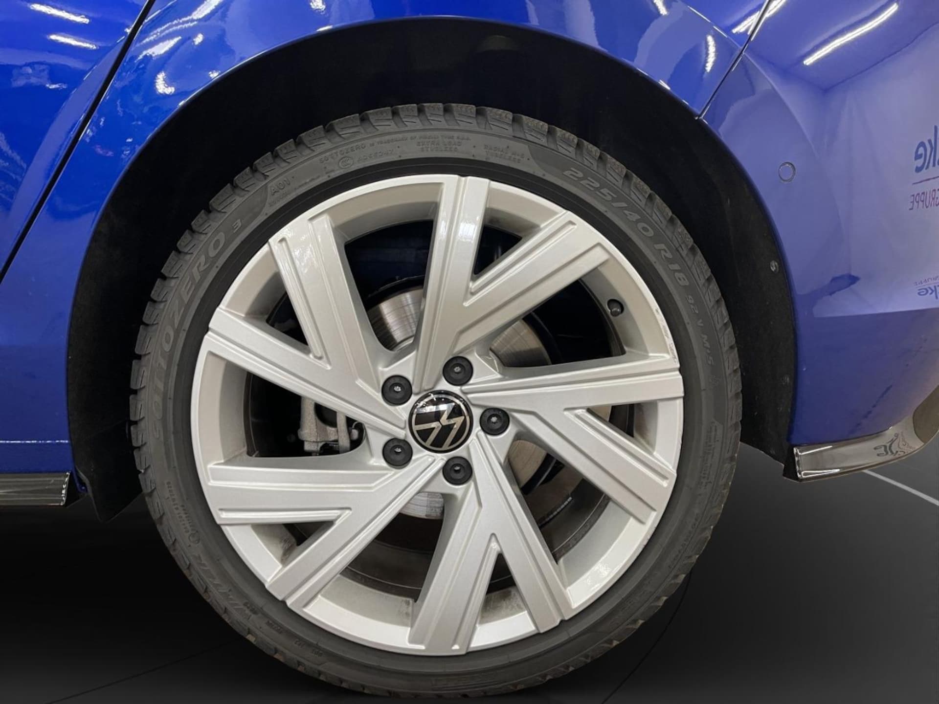 Volkswagen Golf R-Line