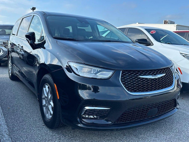 Photo of 2024 Chrysler Pacifica