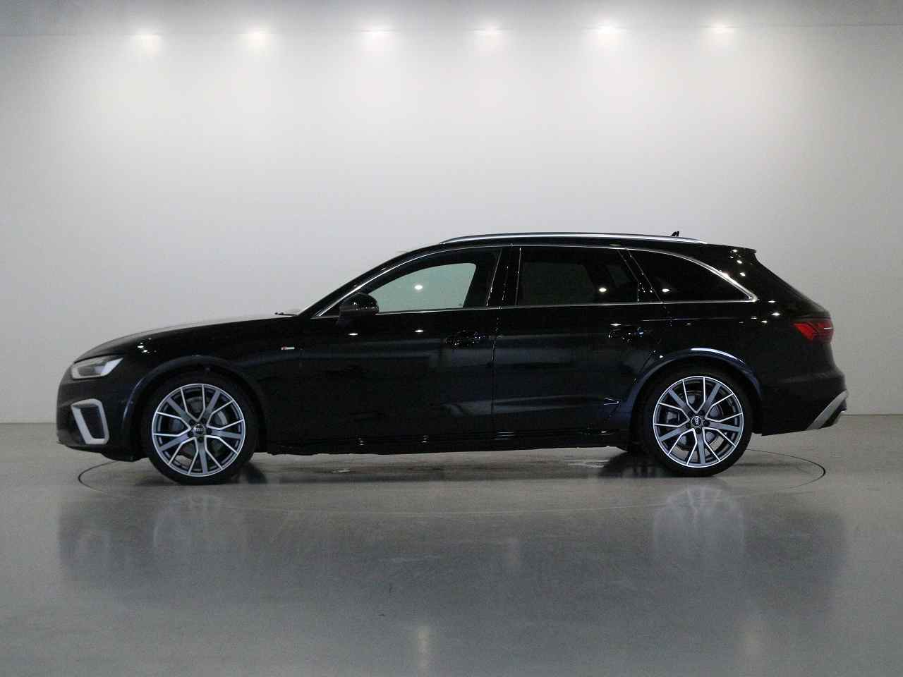 Image about Audi A4 Avant 40 TDI quattro S line