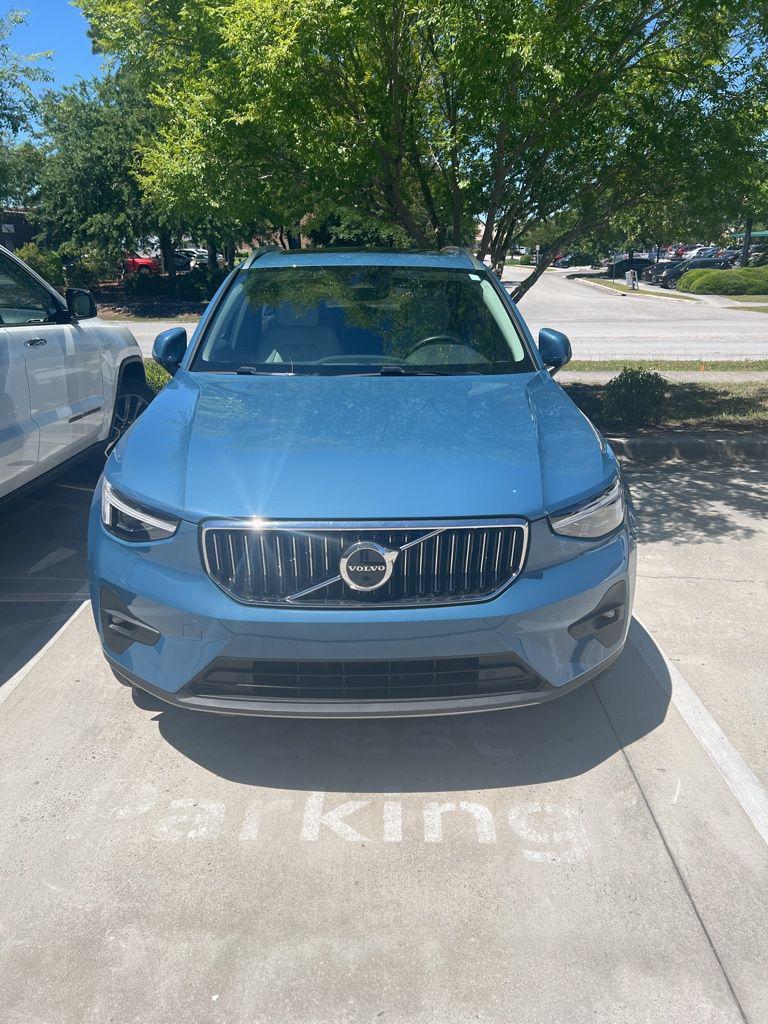 2025 Volvo XC40 B5 Ultra Bright AWD's photo