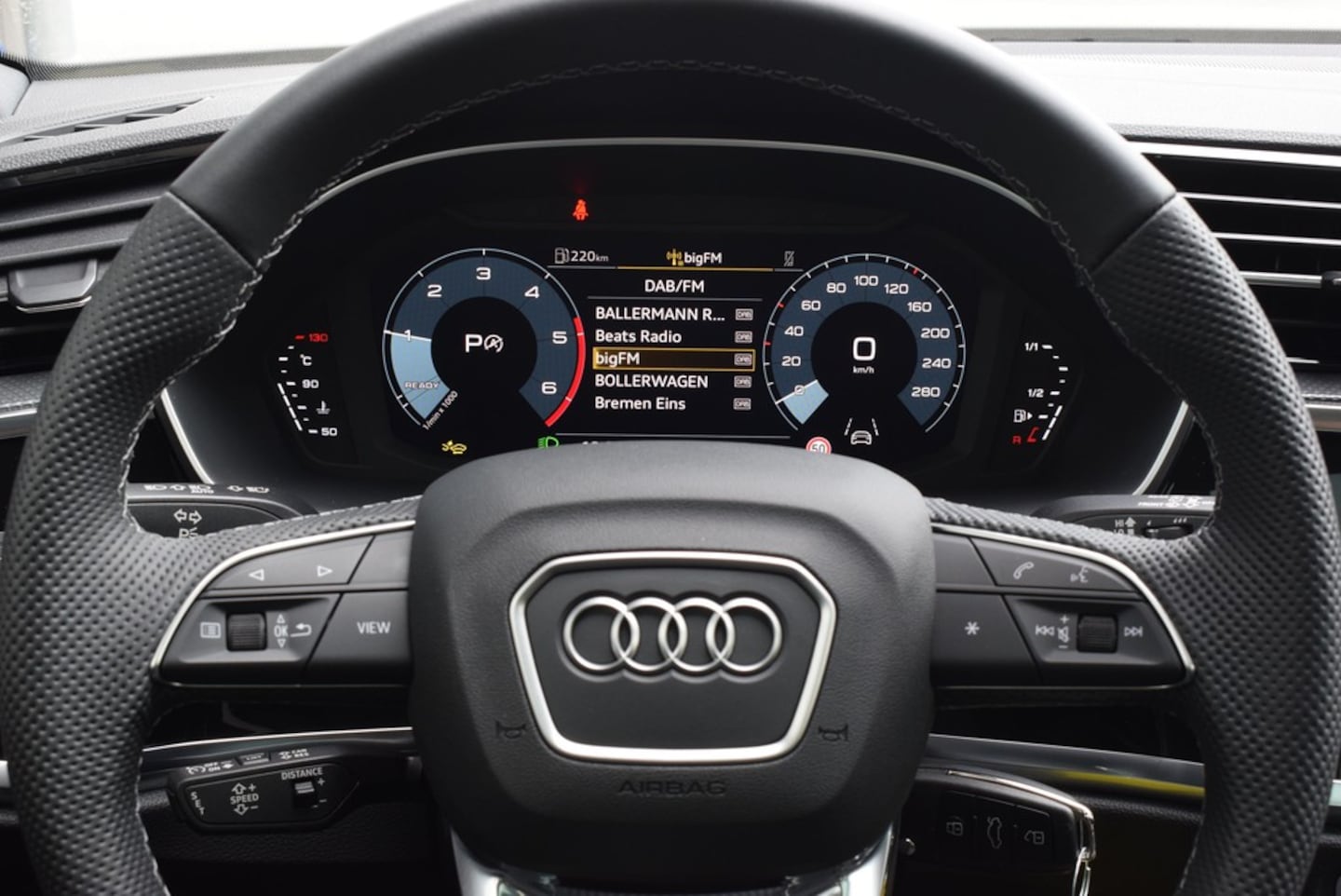 Bild über Audi Q3 TDI quattro 142 kW S tronic - für weitere Informationen kontaktieren Sie den Audi Partner