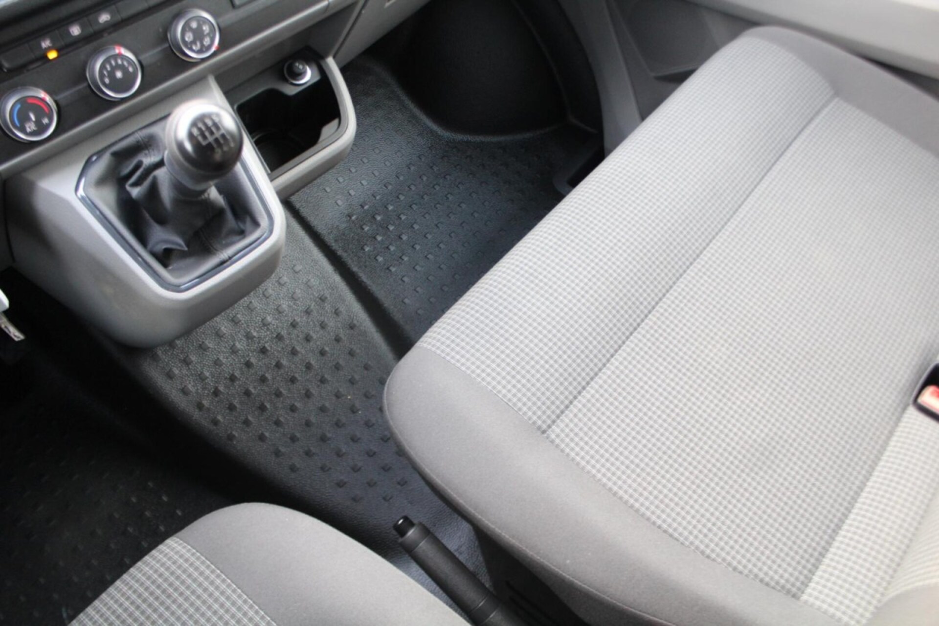 Volkswagen T6.1 Transporter Kasten langer Radstand
