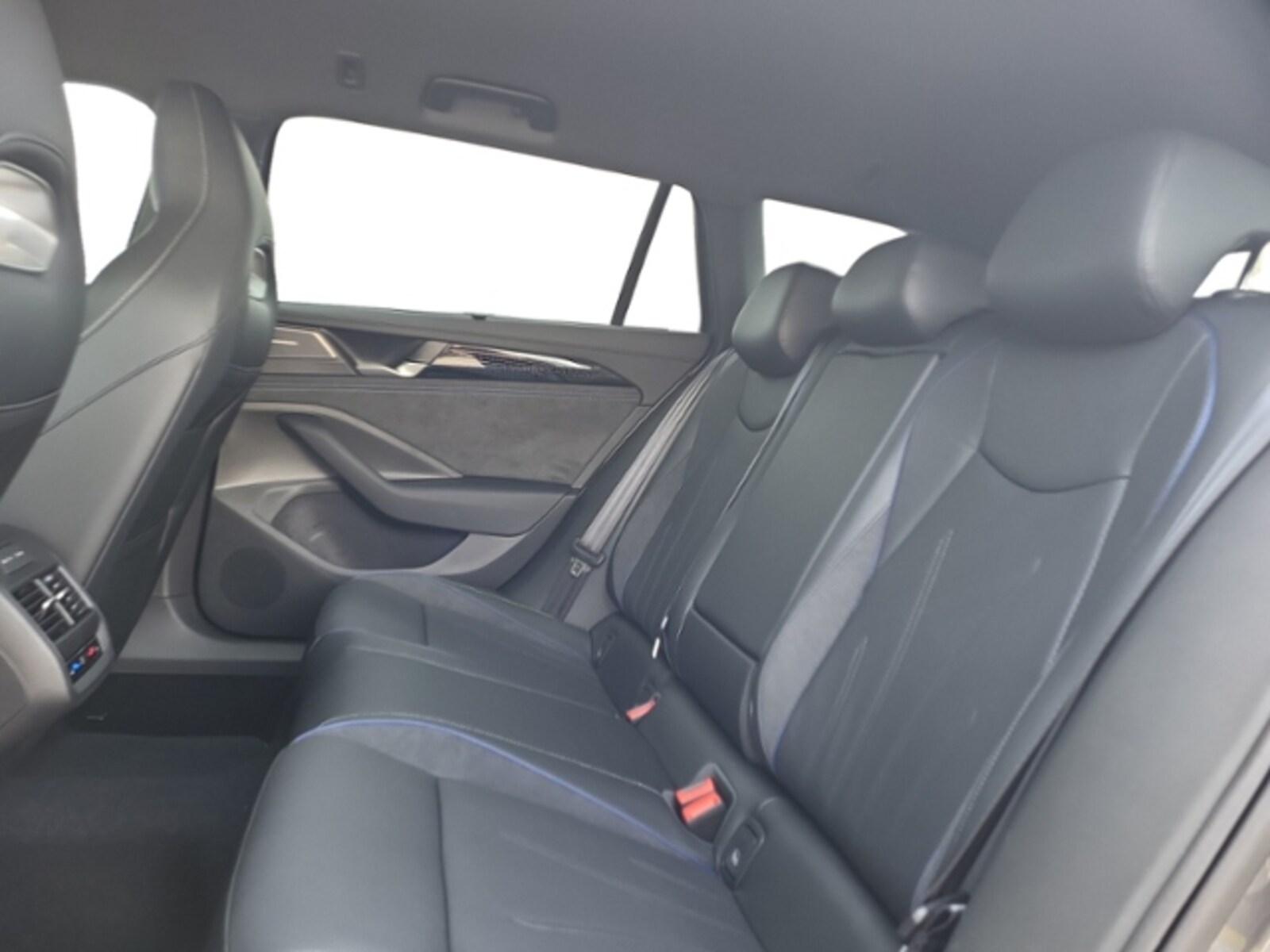 Volkswagen Passat – Bild 13