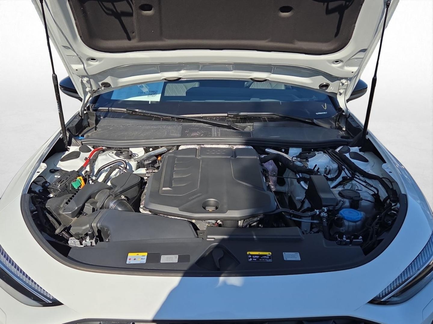 Bild über Audi A5 Limousine e-hybrid e-hybrid quattro 270 kW S tronic - für weitere Informationen kontaktieren Sie den Audi Partner