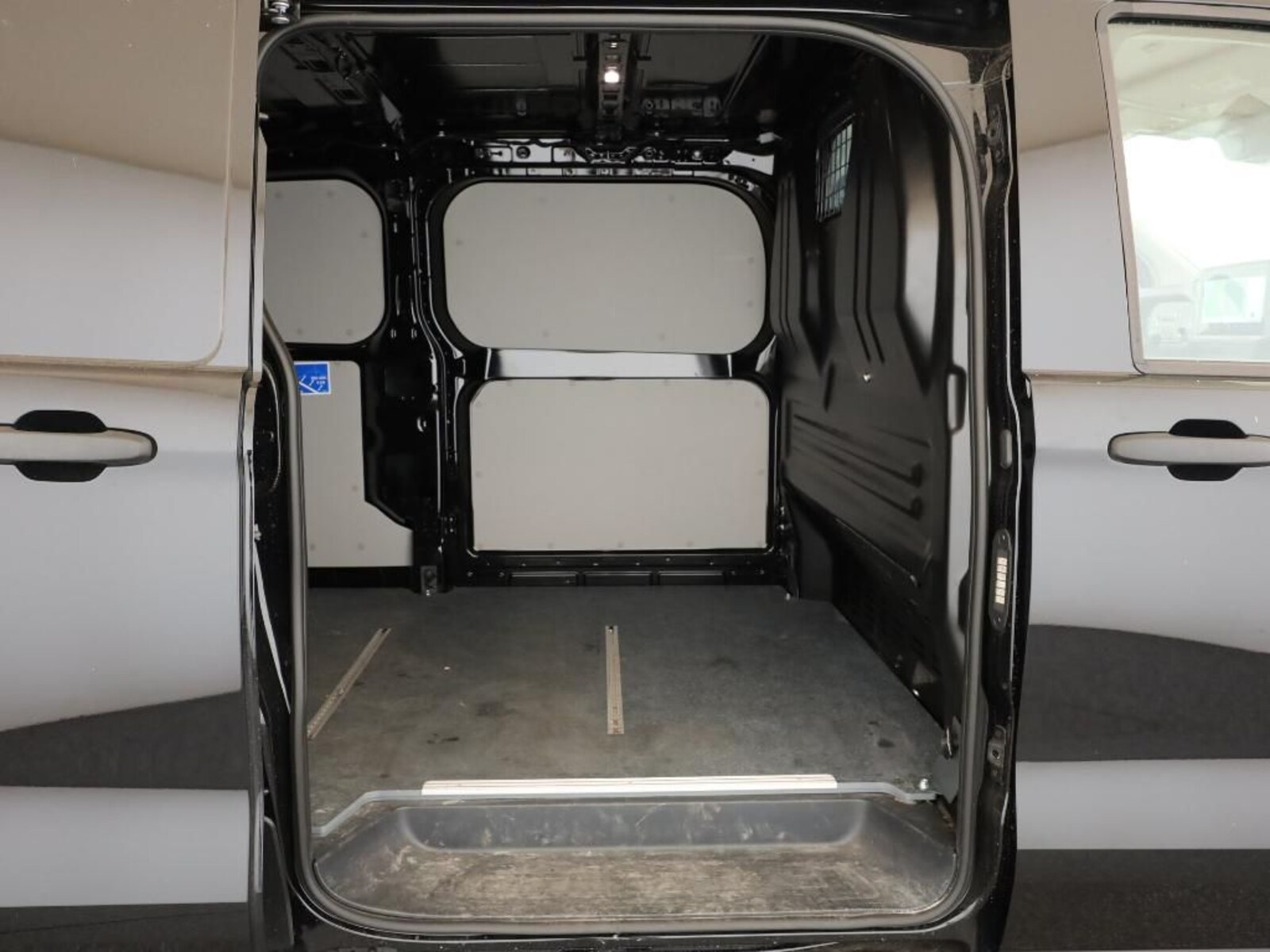 Volkswagen Transporter Kasten langer Radstand – Bild 7