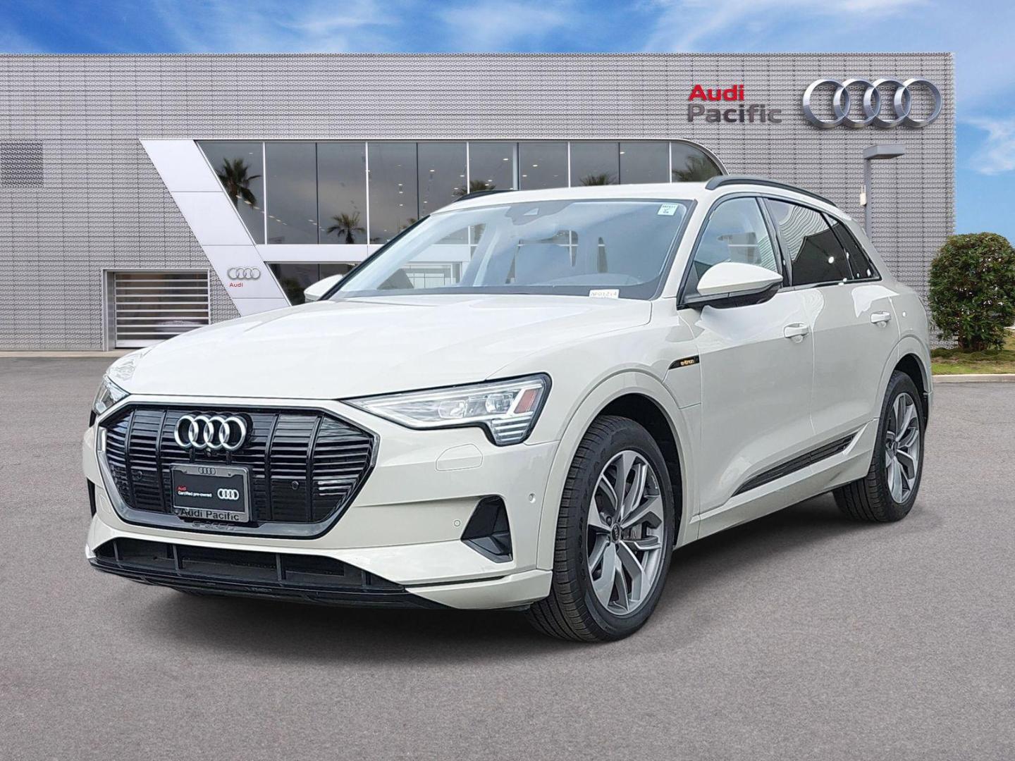 2021 Audi e-tron 95 kWh Premium Plus quattro's photo