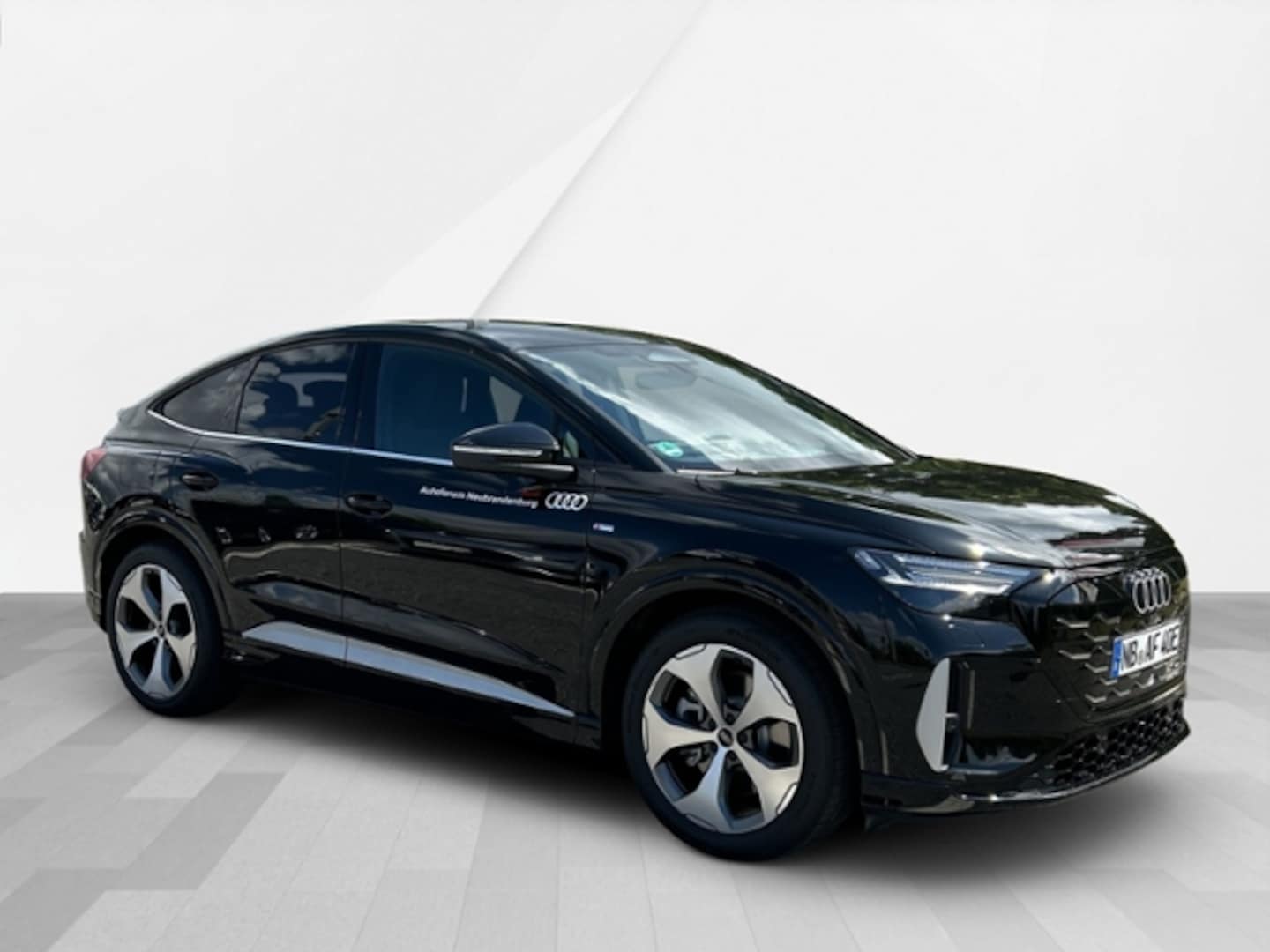 Bild über Audi Q4 Sportback e-tron e-tron quattro 220 kW - für weitere Informationen kontaktieren Sie den Audi Partner
