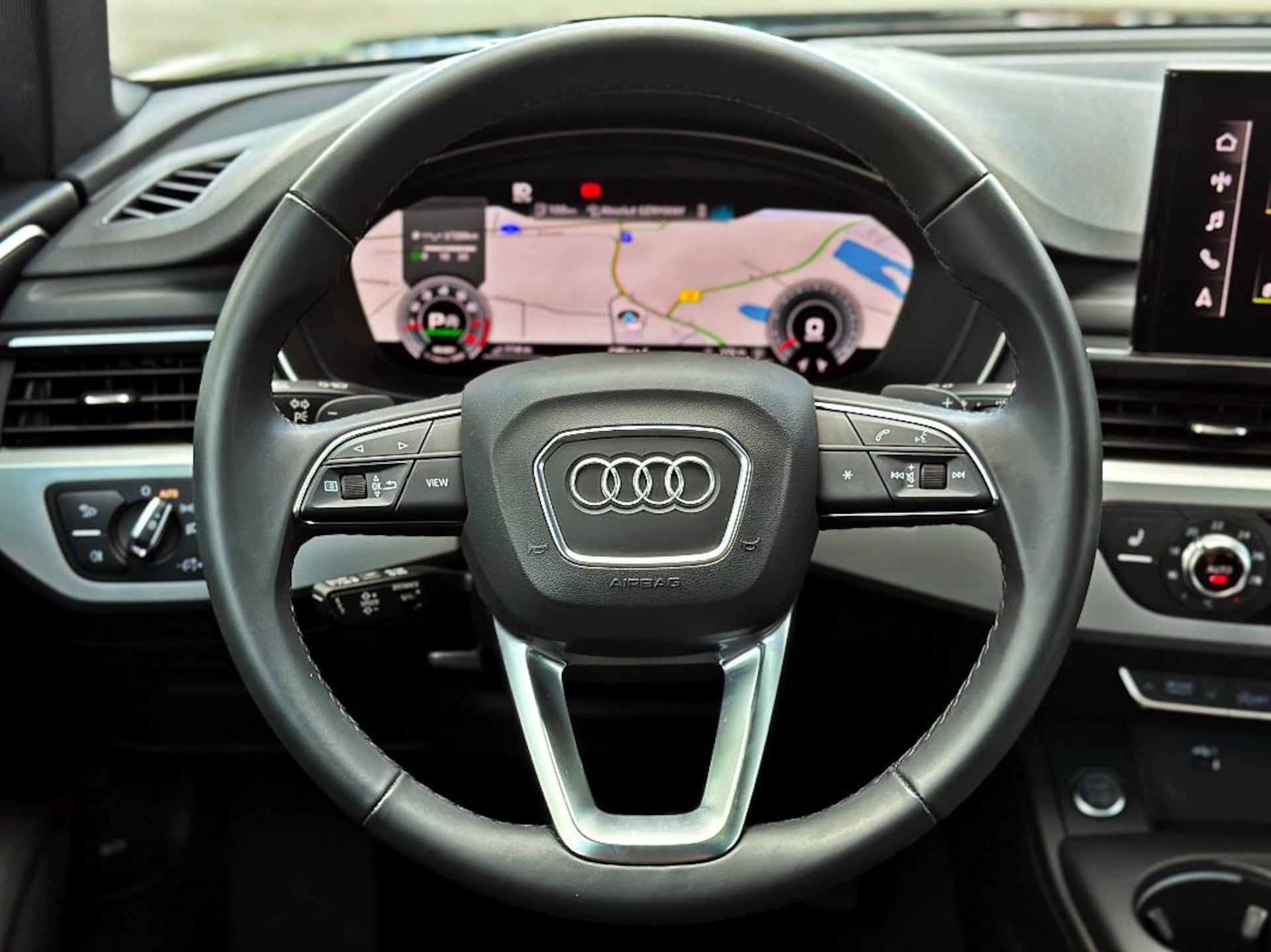 Audi A4 Avant S line