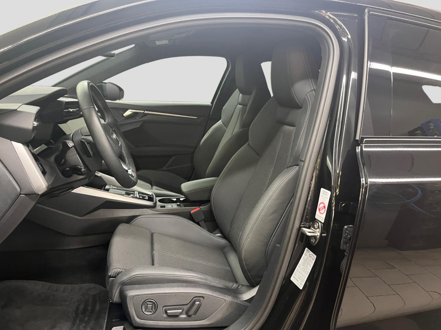 Bild über Audi A3 Sportback S line 35 TFSI S tronic - für weitere Informationen kontaktieren Sie den Audi Partner