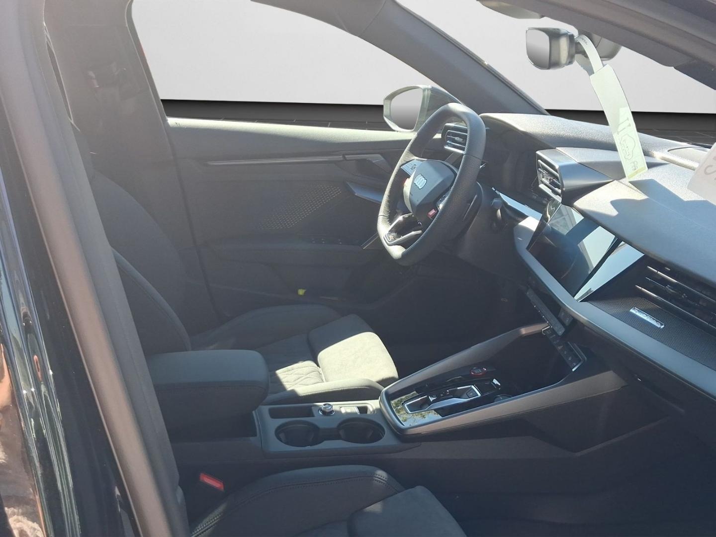 Bild über Audi RS 3 Limousine TFSI quattro 294 kW S tronic - für weitere Informationen kontaktieren Sie den Audi Partner