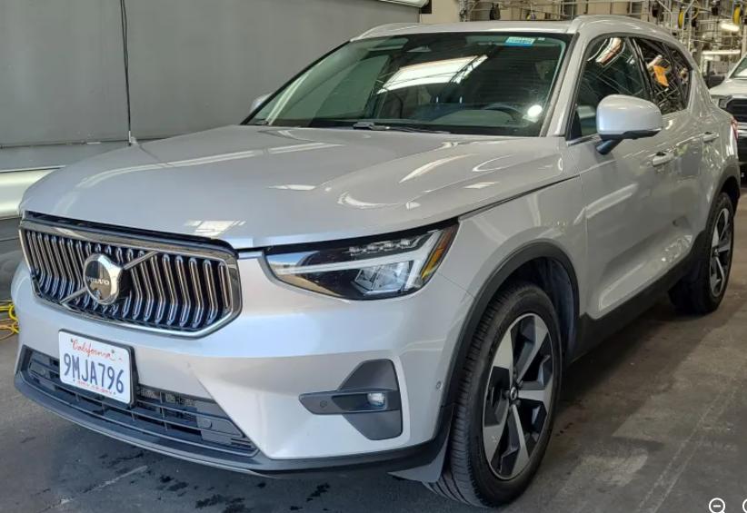 2024 Volvo XC40 B5 Plus Bright AWD's photo