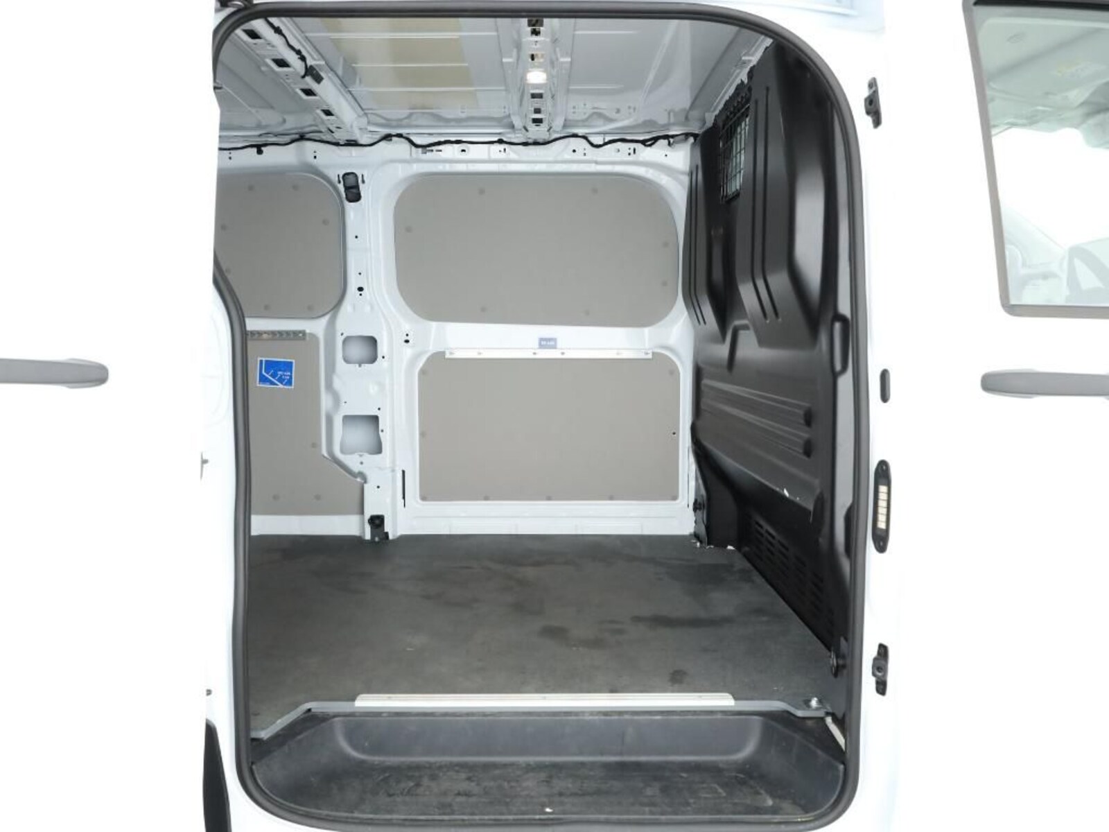 Volkswagen Transporter Kasten langer Radstand – Bild 7