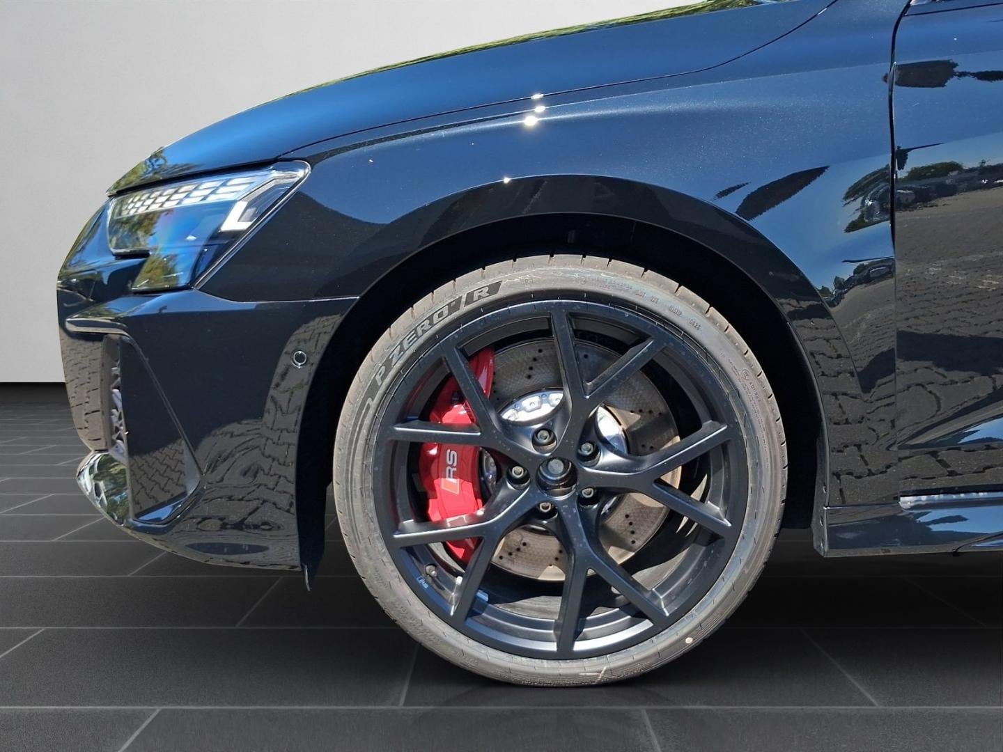 Bild über Audi RS 3 Limousine TFSI quattro 294 kW S tronic - für weitere Informationen kontaktieren Sie den Audi Partner