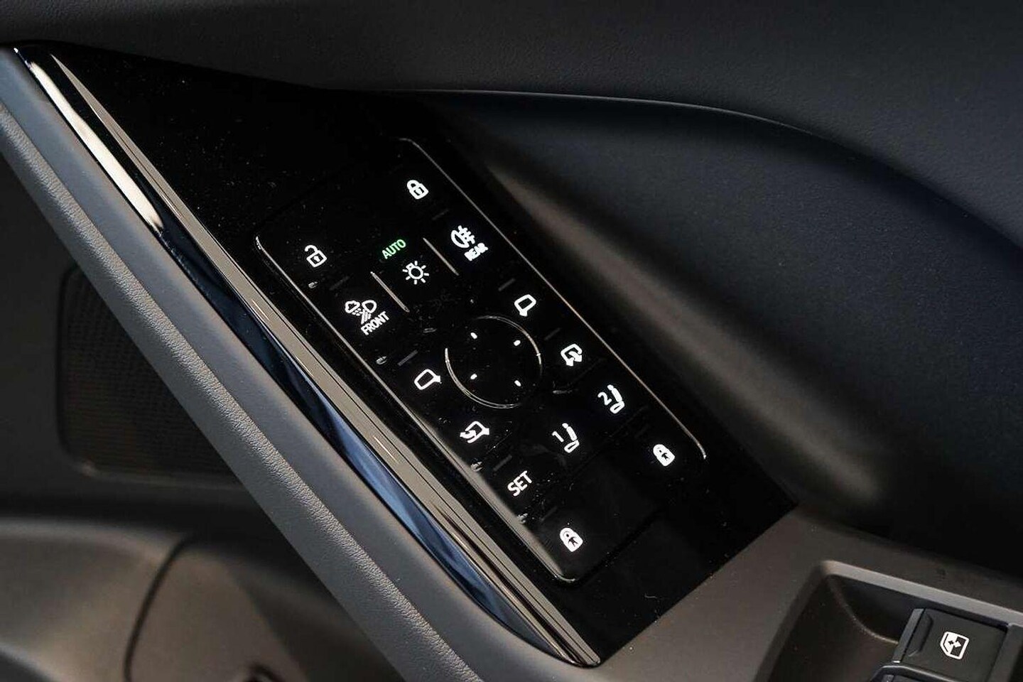 Image about Audi Q6 SUV e-tron e-tron