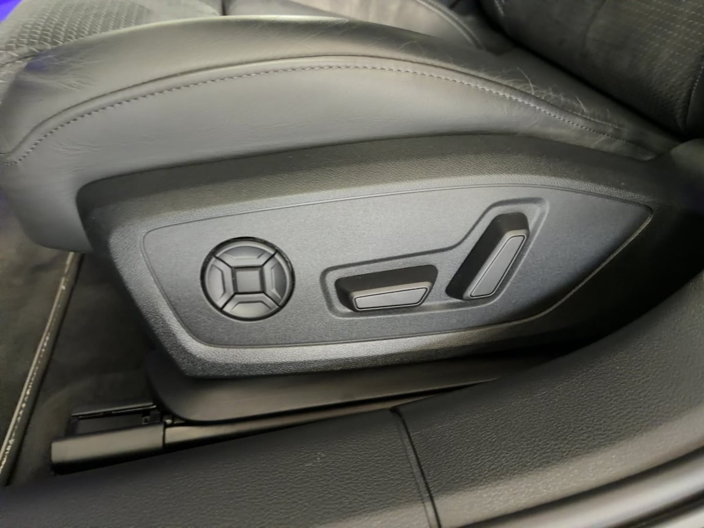 Bild über Audi A6 Avant sport 45 TFSI quattro S tronic - für weitere Informationen kontaktieren Sie den Audi Partner