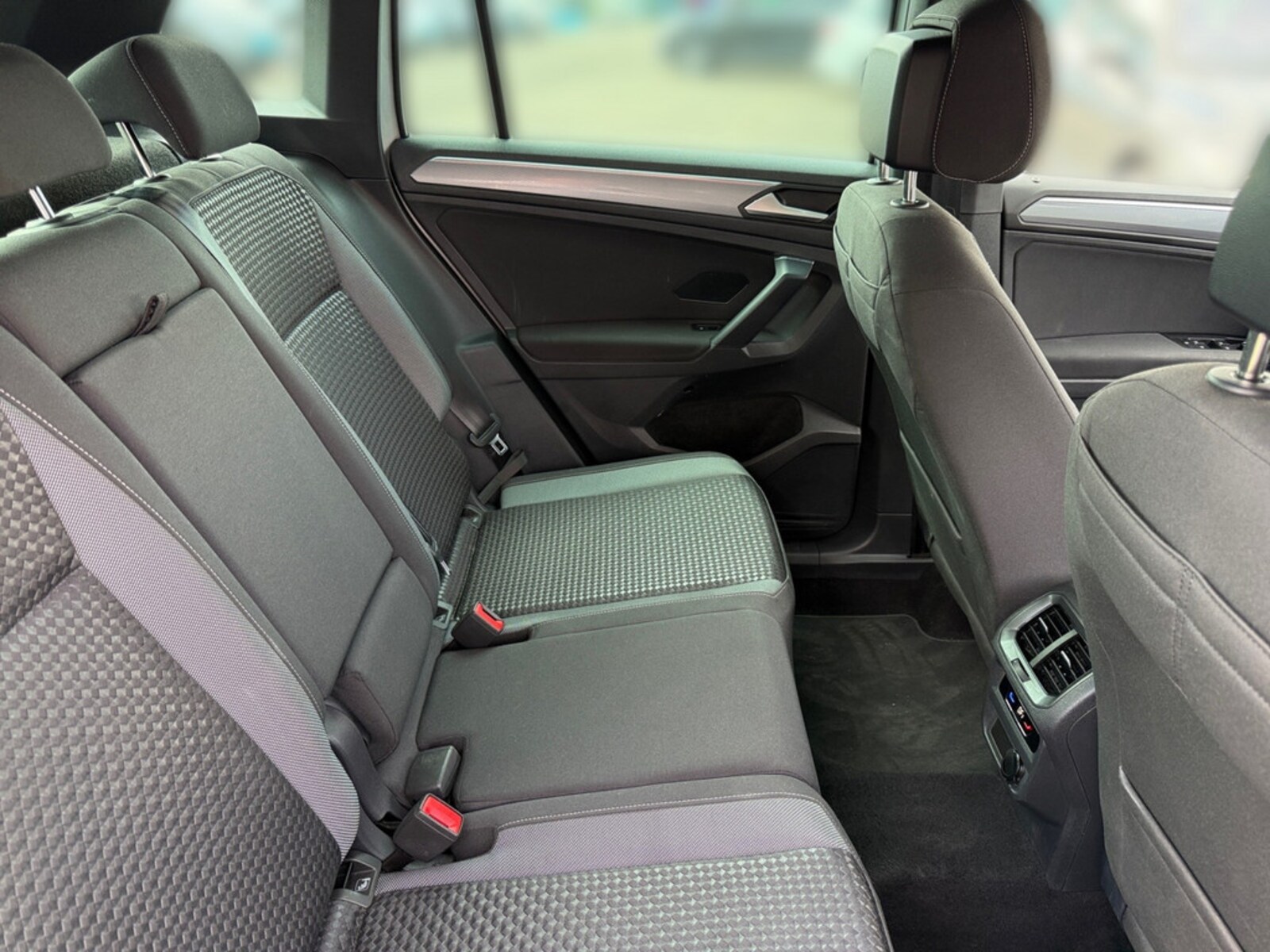 Volkswagen Tiguan – Bild 13