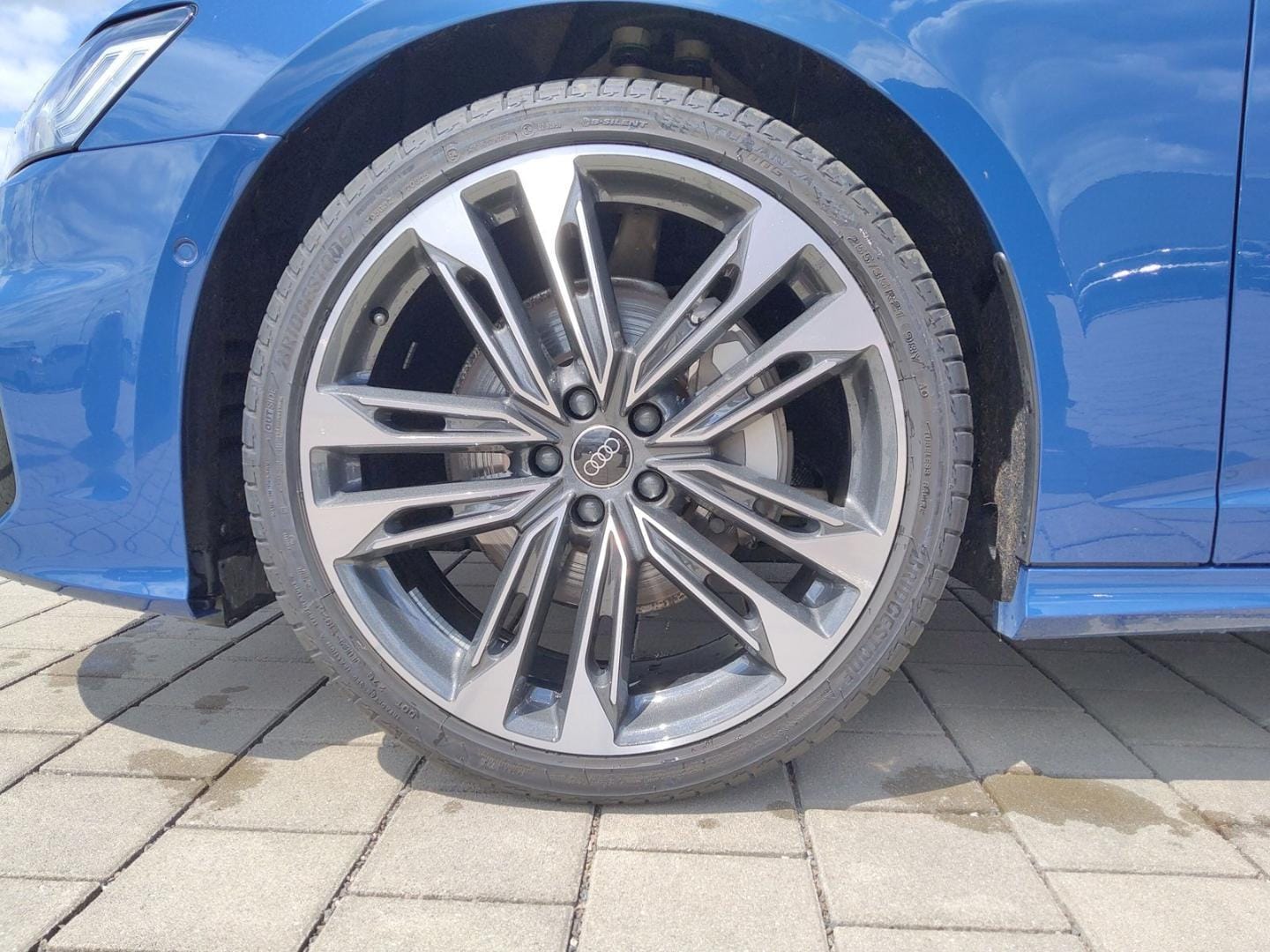 Bild über Audi A6 Avant S line 45 TFSI quattro S tronic - für weitere Informationen kontaktieren Sie den Audi Partner