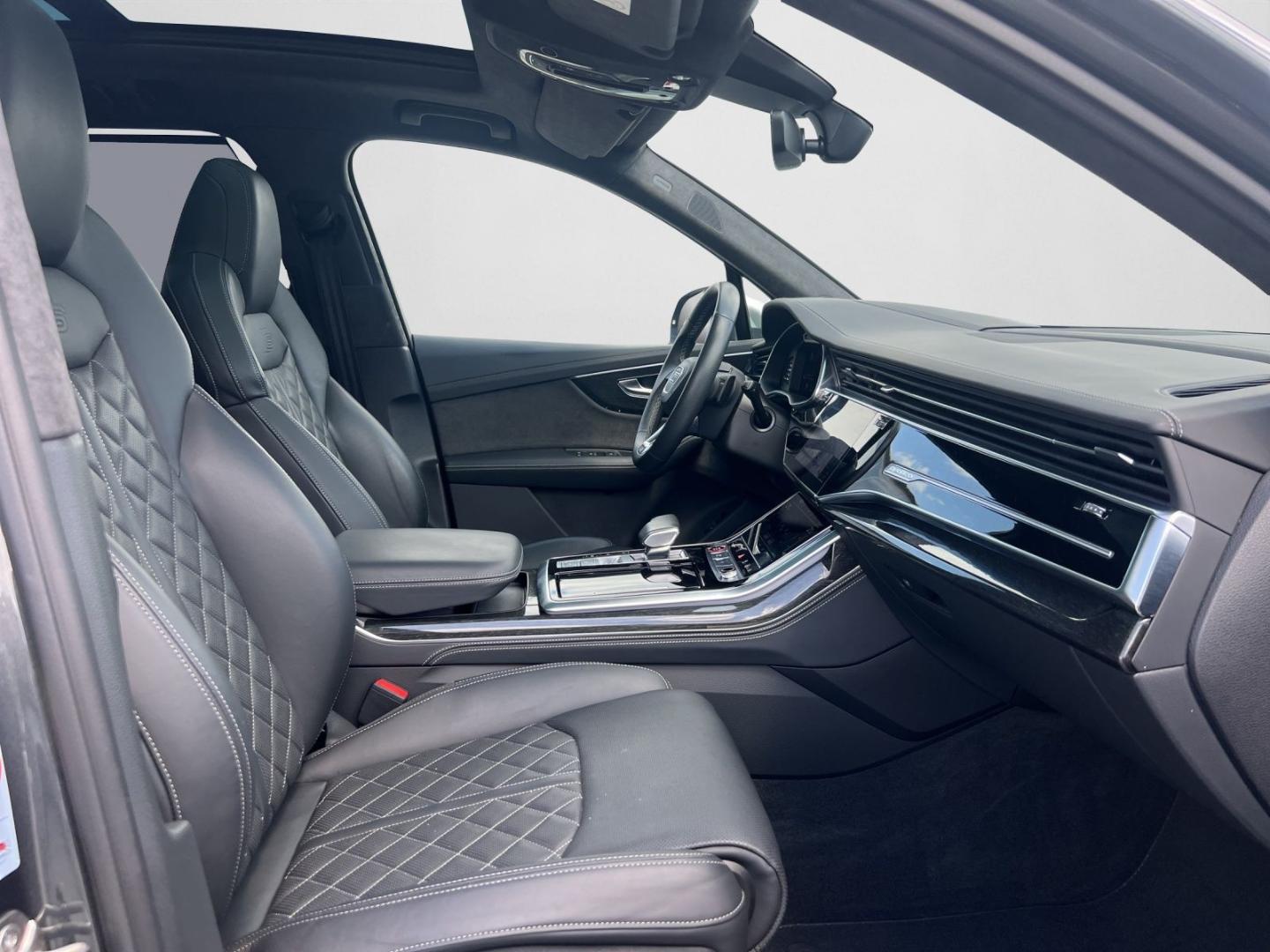 Image about Audi SQ7 TFSI quattro tiptronic