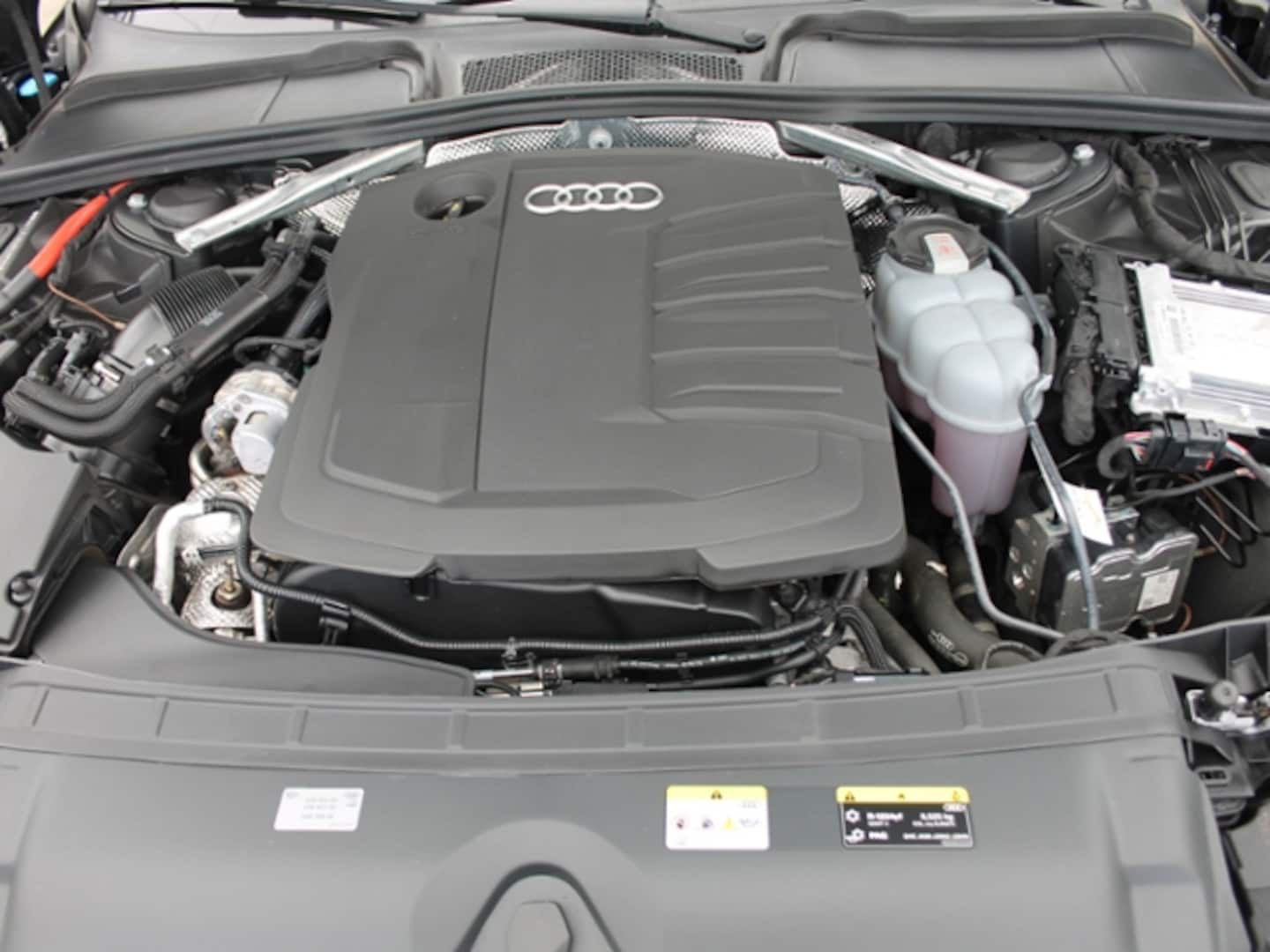 Bild über Audi A4 Avant S line 40 TDI S tronic - für weitere Informationen kontaktieren Sie den Audi Partner