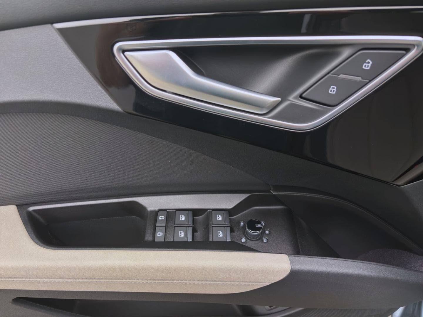 Bild über Audi Q4 e-tron 45 e-tron - für weitere Informationen kontaktieren Sie den Audi Partner
