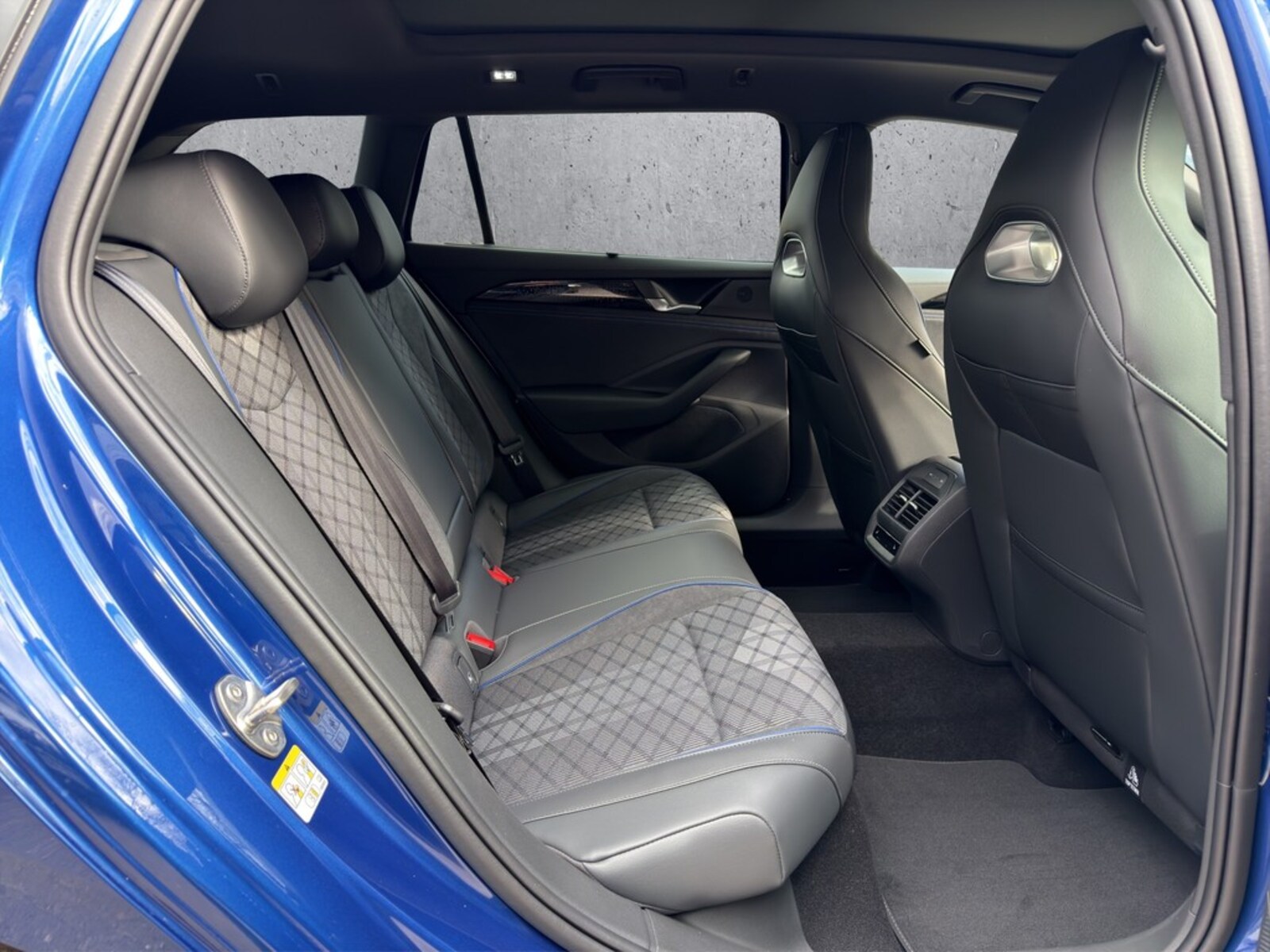 Volkswagen Passat – Bild 15