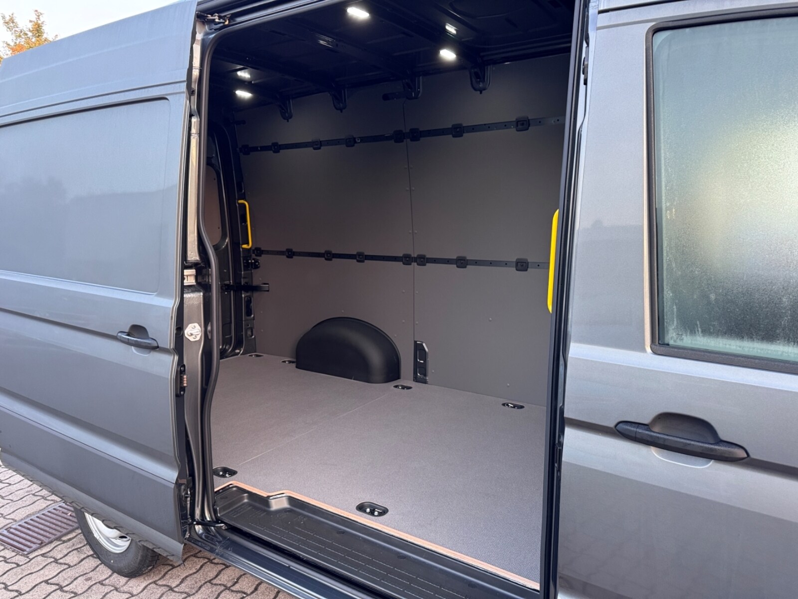 Volkswagen Crafter Kasten mittlerer Radstand – Bild 10