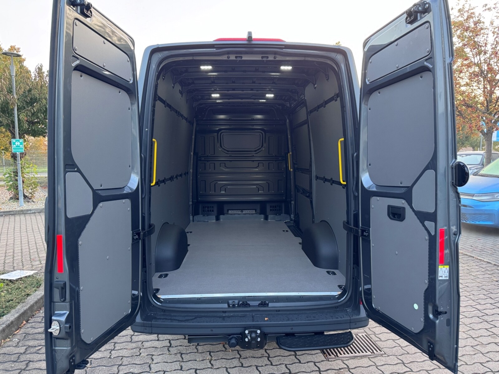 Volkswagen Crafter Kasten mittlerer Radstand – Bild 11