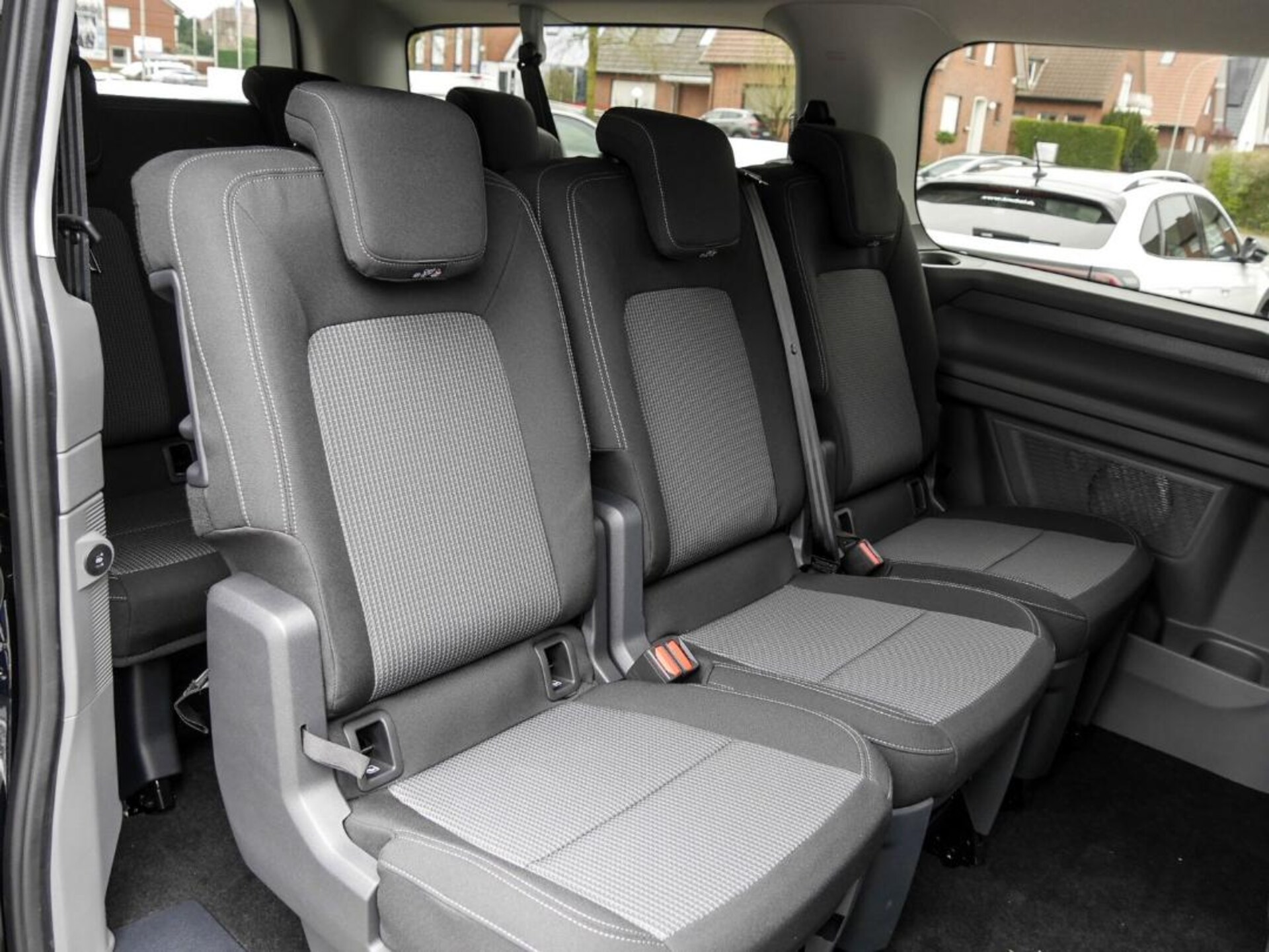 Volkswagen Caravelle langer Radstand Basis-Modell