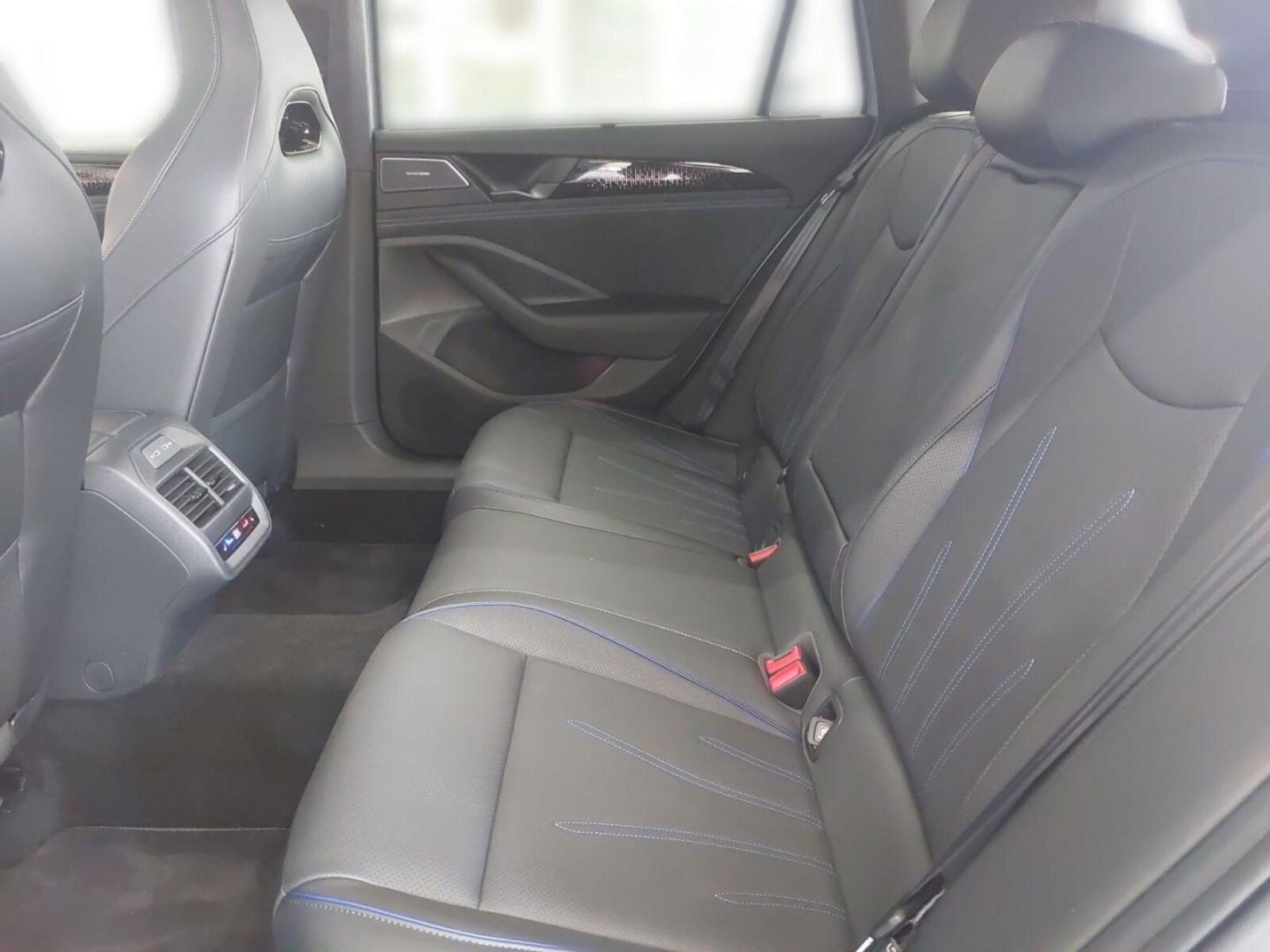 Volkswagen Passat – Bild 10