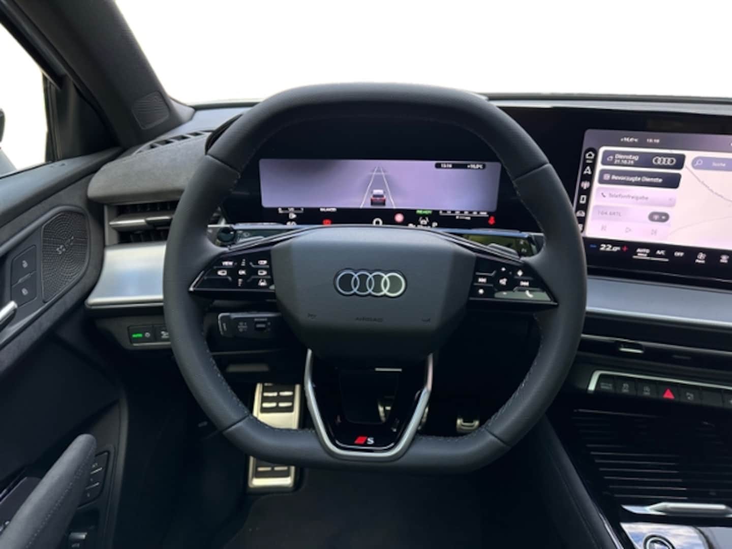 Bild über Audi Q3 SUV TFSI quattro 195 kW S tronic - für weitere Informationen kontaktieren Sie den Audi Partner