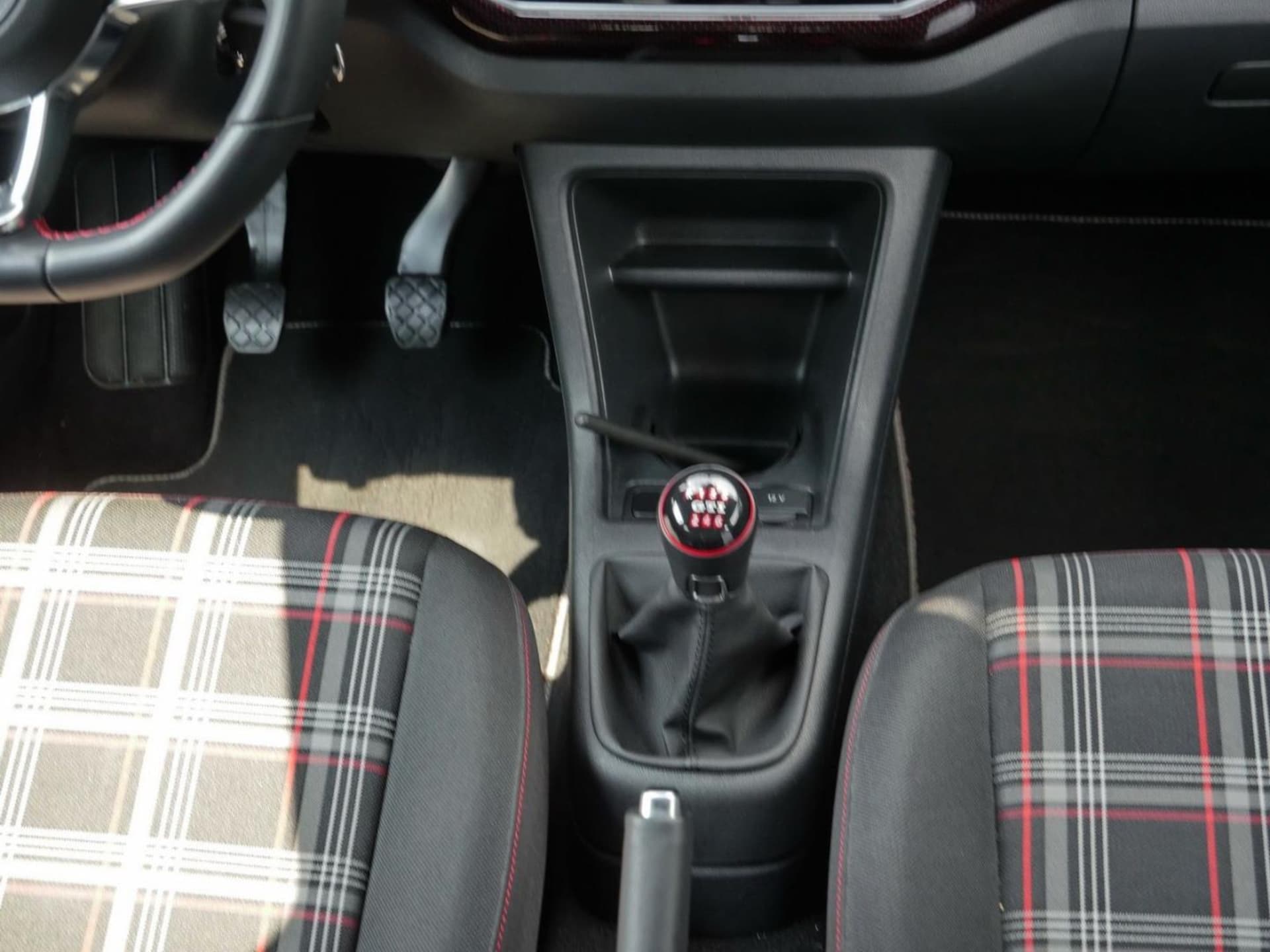 Volkswagen up! GTI