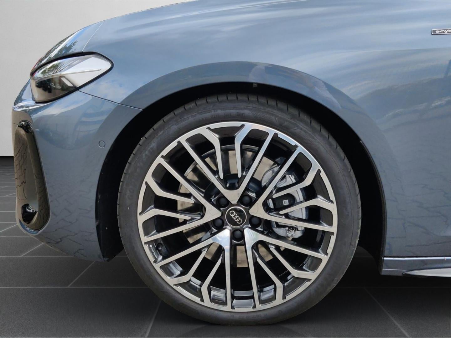 Bild über Audi A5 Avant e-hybrid e-hybrid quattro 220 kW S tronic - für weitere Informationen kontaktieren Sie den Audi Partner