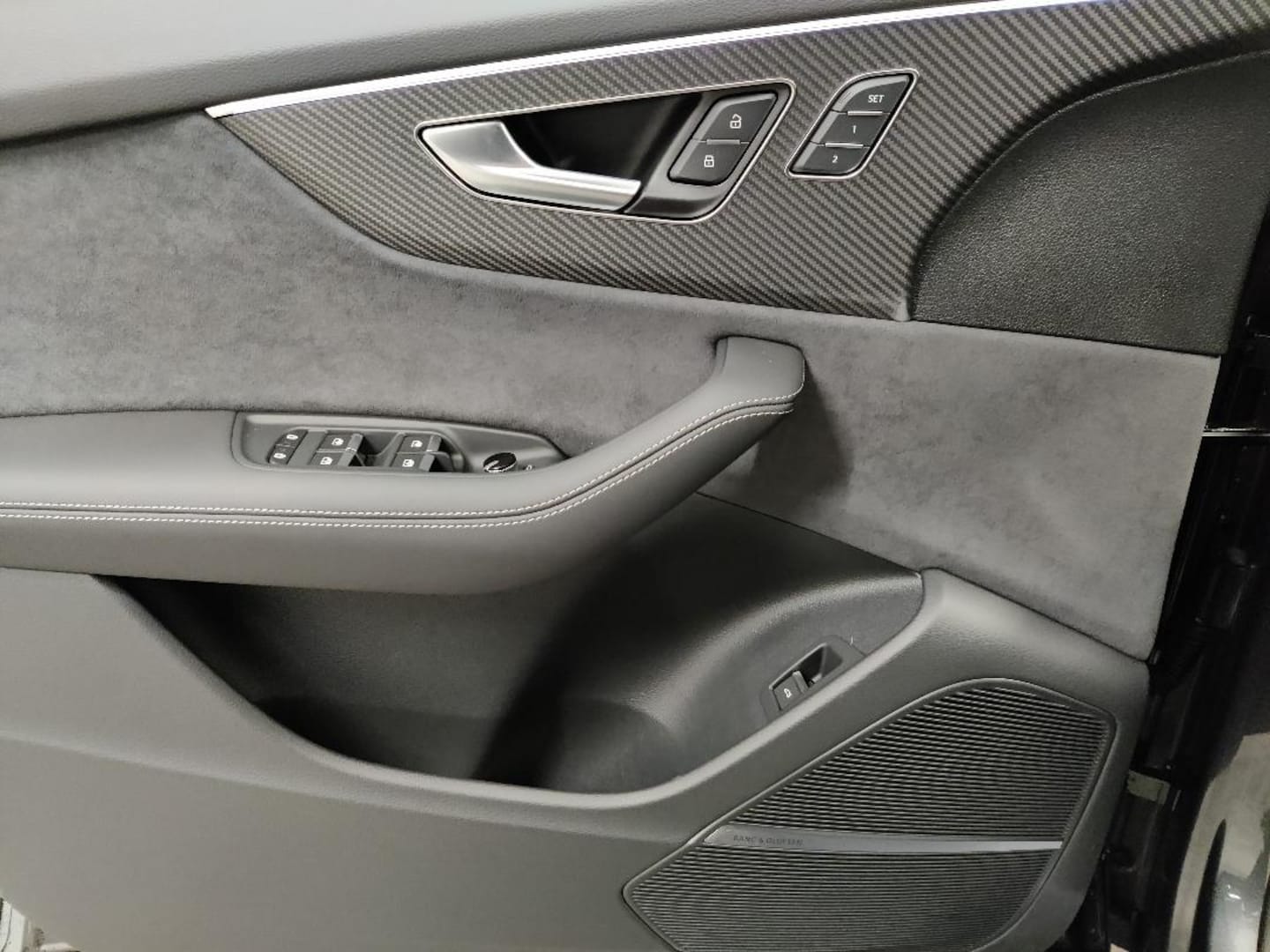 Bild über Audi SQ8 SUV TFSI quattro tiptronic - für weitere Informationen kontaktieren Sie den Audi Partner