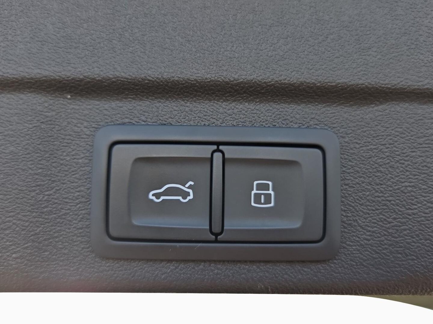 Bild über Audi A6 Avant TDI quattro 150 kW S tronic - für weitere Informationen kontaktieren Sie den Audi Partner