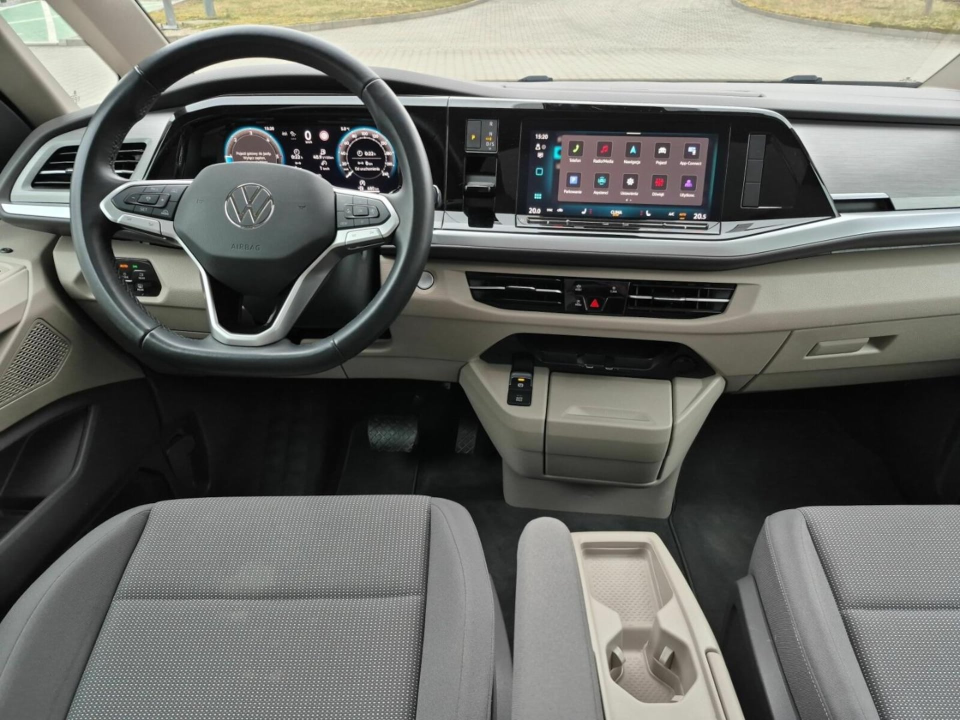 Volkswagen Multivan długi rozstaw osi Life