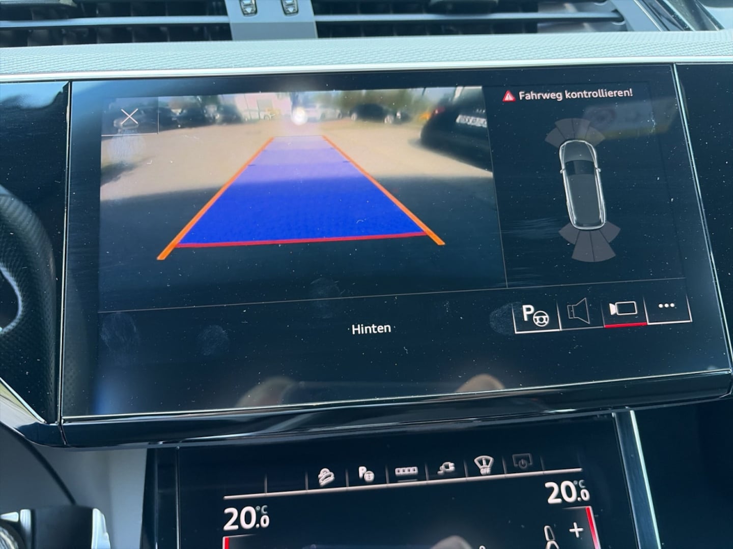 Bild über Audi Q8 e-tron S line 50 e-tron quattro - für weitere Informationen kontaktieren Sie den Audi Partner