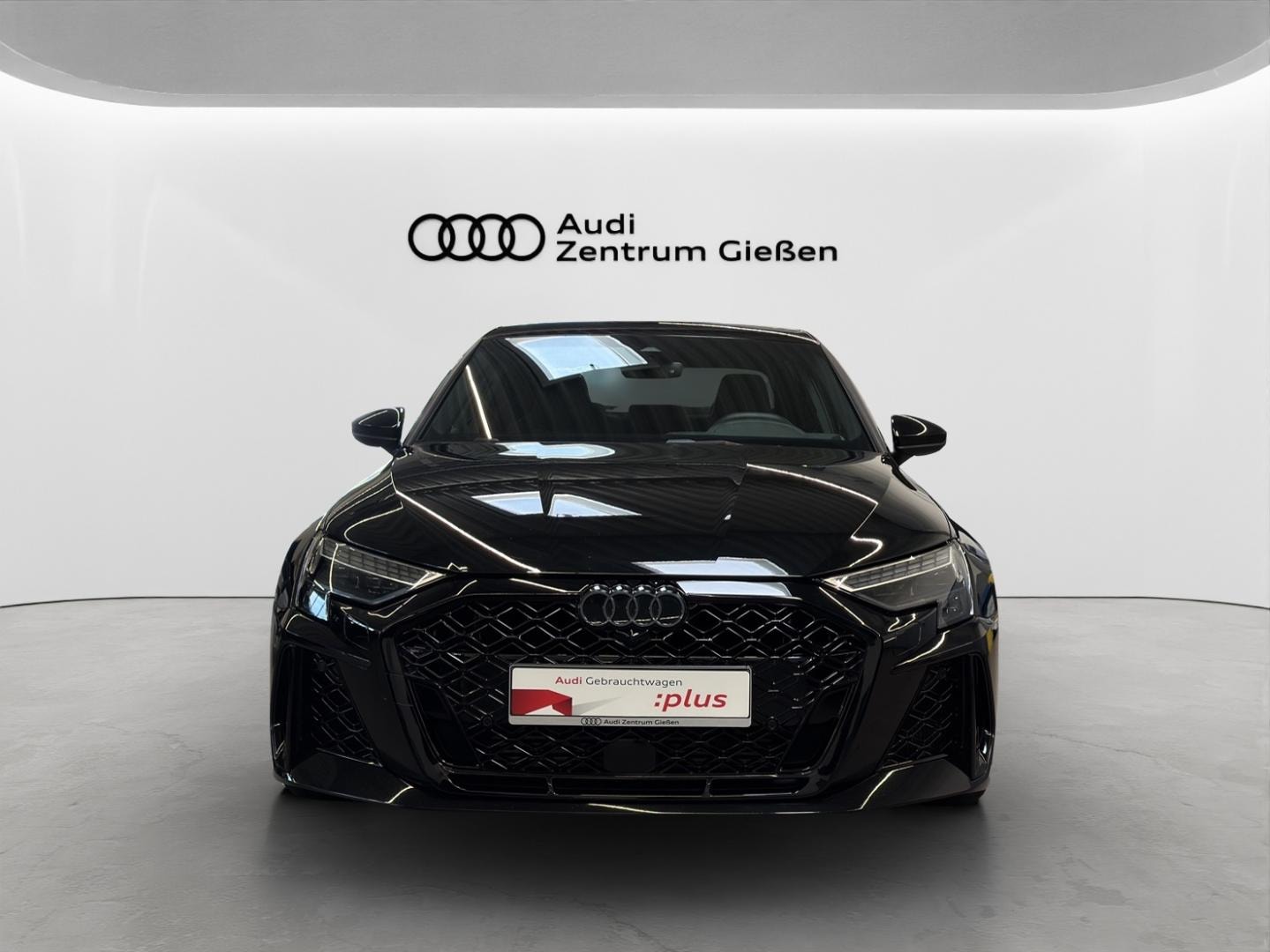 Bild über Audi RS 3 Limousine TFSI quattro S tronic - für weitere Informationen kontaktieren Sie den Audi Partner