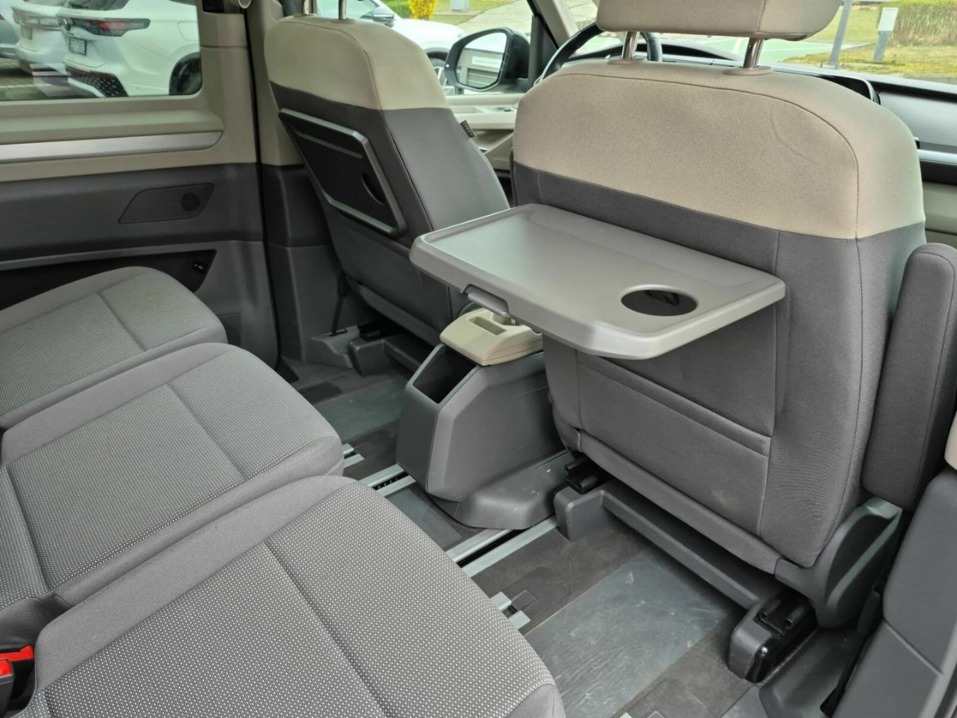 Volkswagen Multivan długi rozstaw osi Life