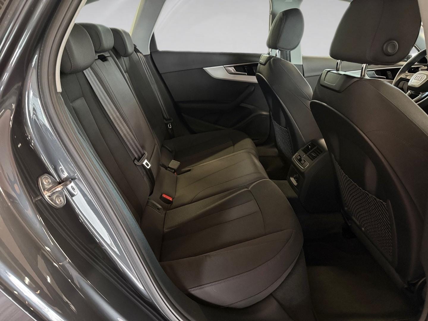 Bild über Audi A4 Avant 30 TDI S tronic - für weitere Informationen kontaktieren Sie den Audi Partner