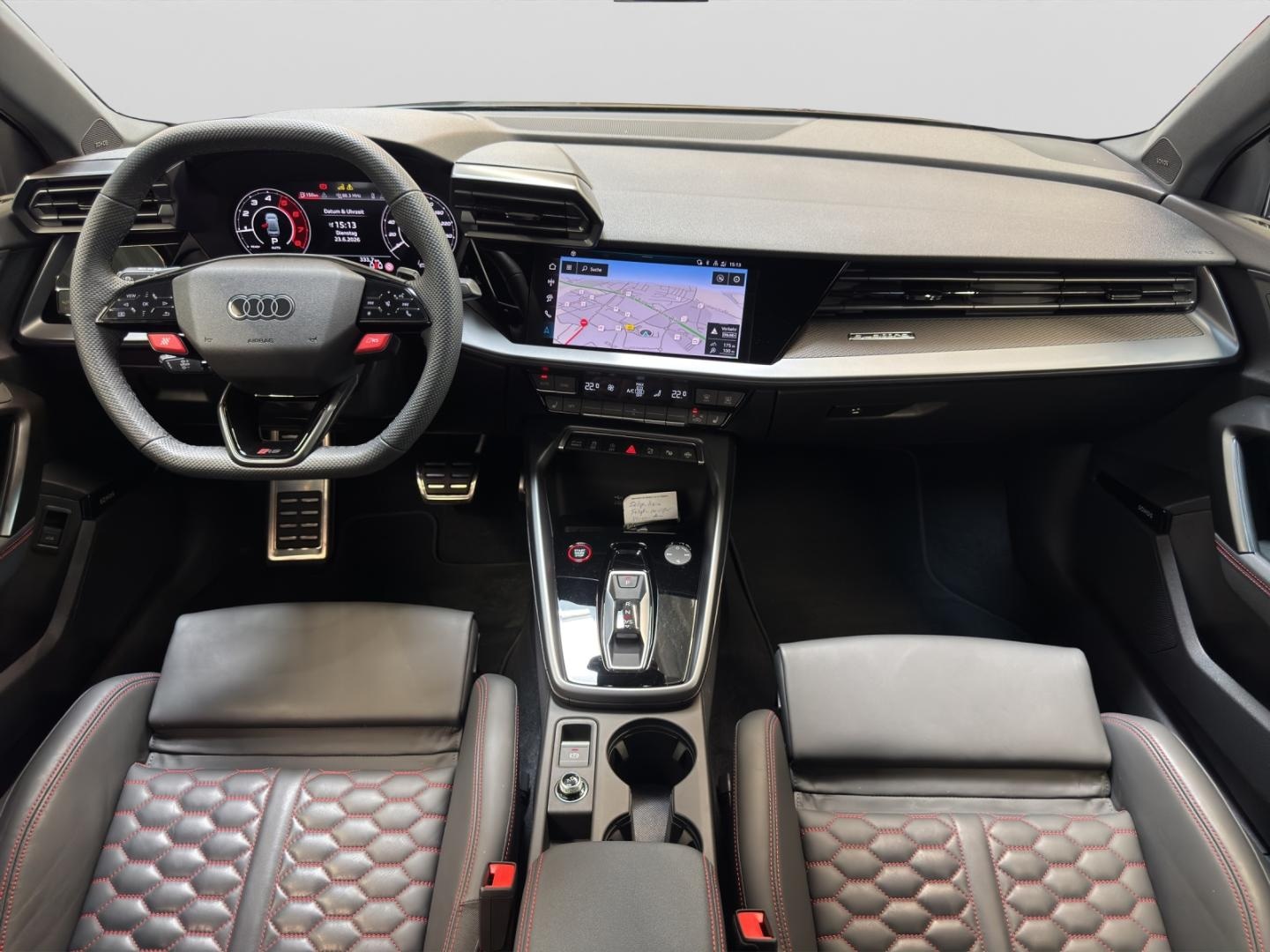 Bild über Audi RS 3 Limousine TFSI quattro S tronic - für weitere Informationen kontaktieren Sie den Audi Partner