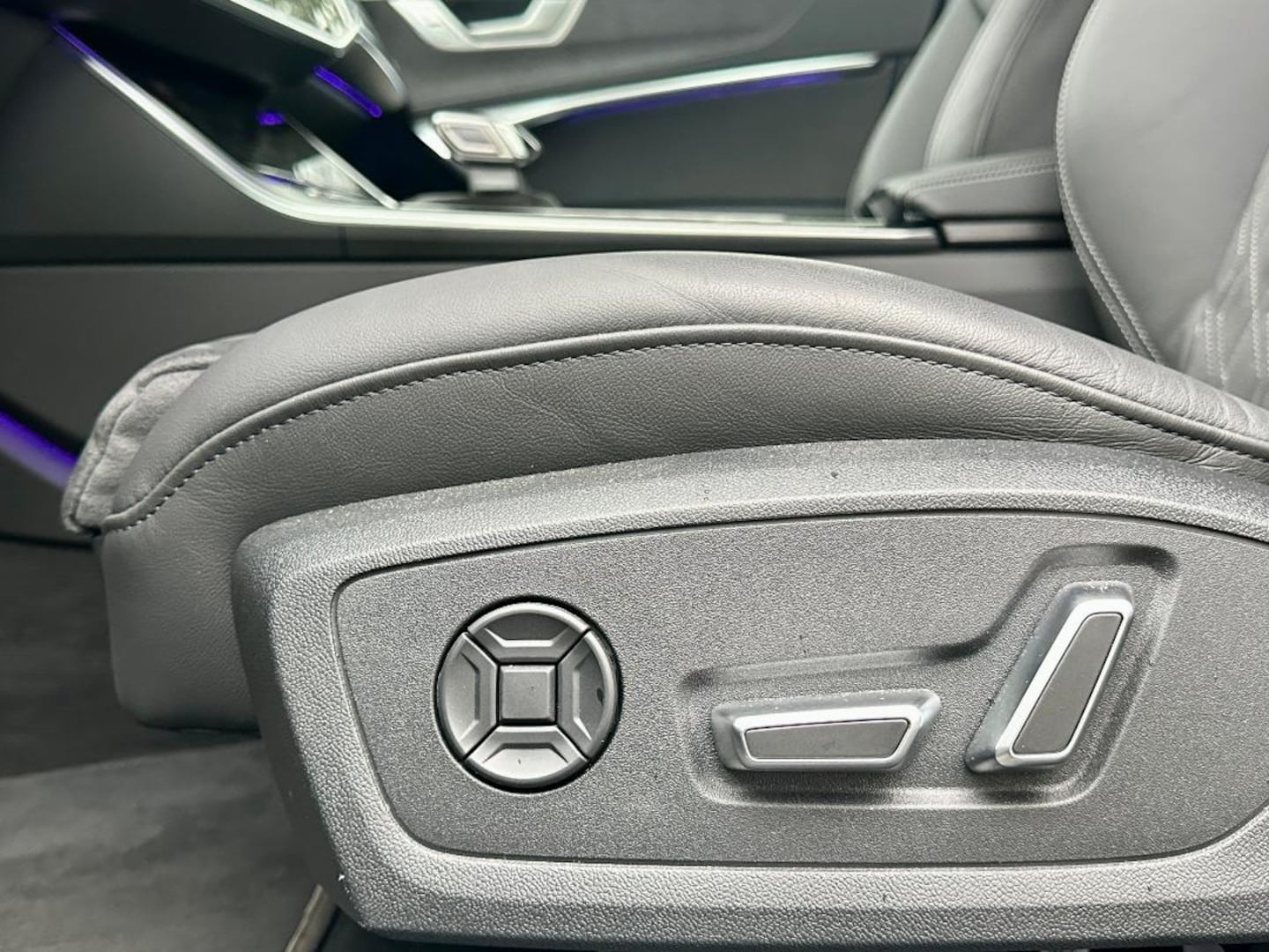 Bild über Audi S6 Avant TDI quattro tiptronic - für weitere Informationen kontaktieren Sie den Audi Partner