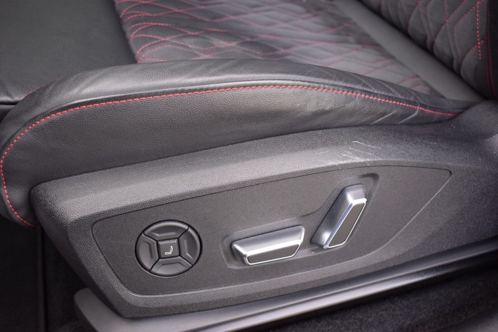 Audi Q6 e-tron – Bild 14