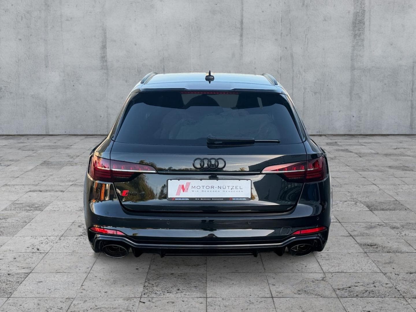 Bild über Audi RS 4 Avant TFSI quattro tiptronic - für weitere Informationen kontaktieren Sie den Audi Partner