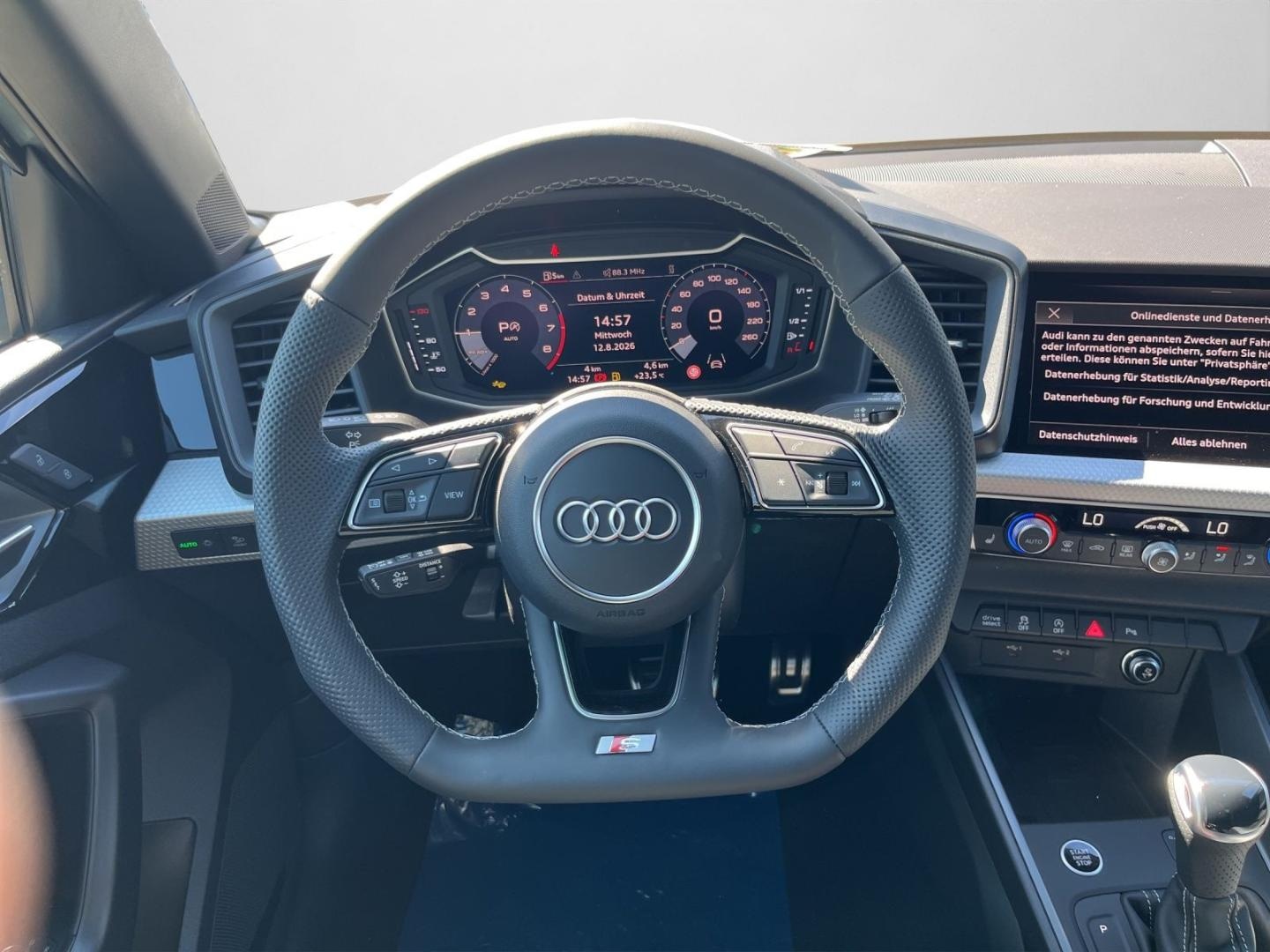 Bild über Audi A1 Sportback S line 30 TFSI S tronic - für weitere Informationen kontaktieren Sie den Audi Partner