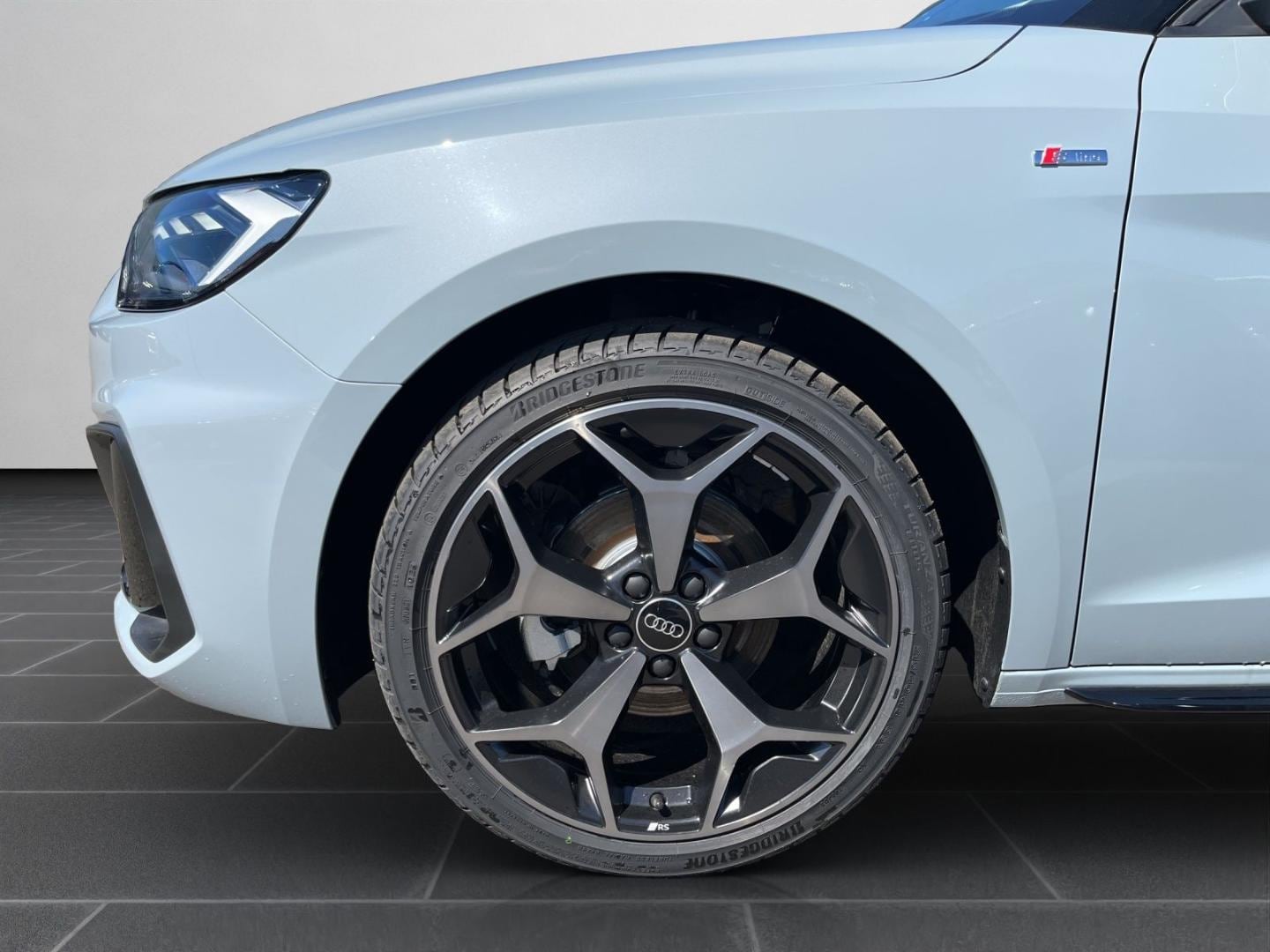 Bild über Audi A1 Sportback S line 30 TFSI S tronic - für weitere Informationen kontaktieren Sie den Audi Partner